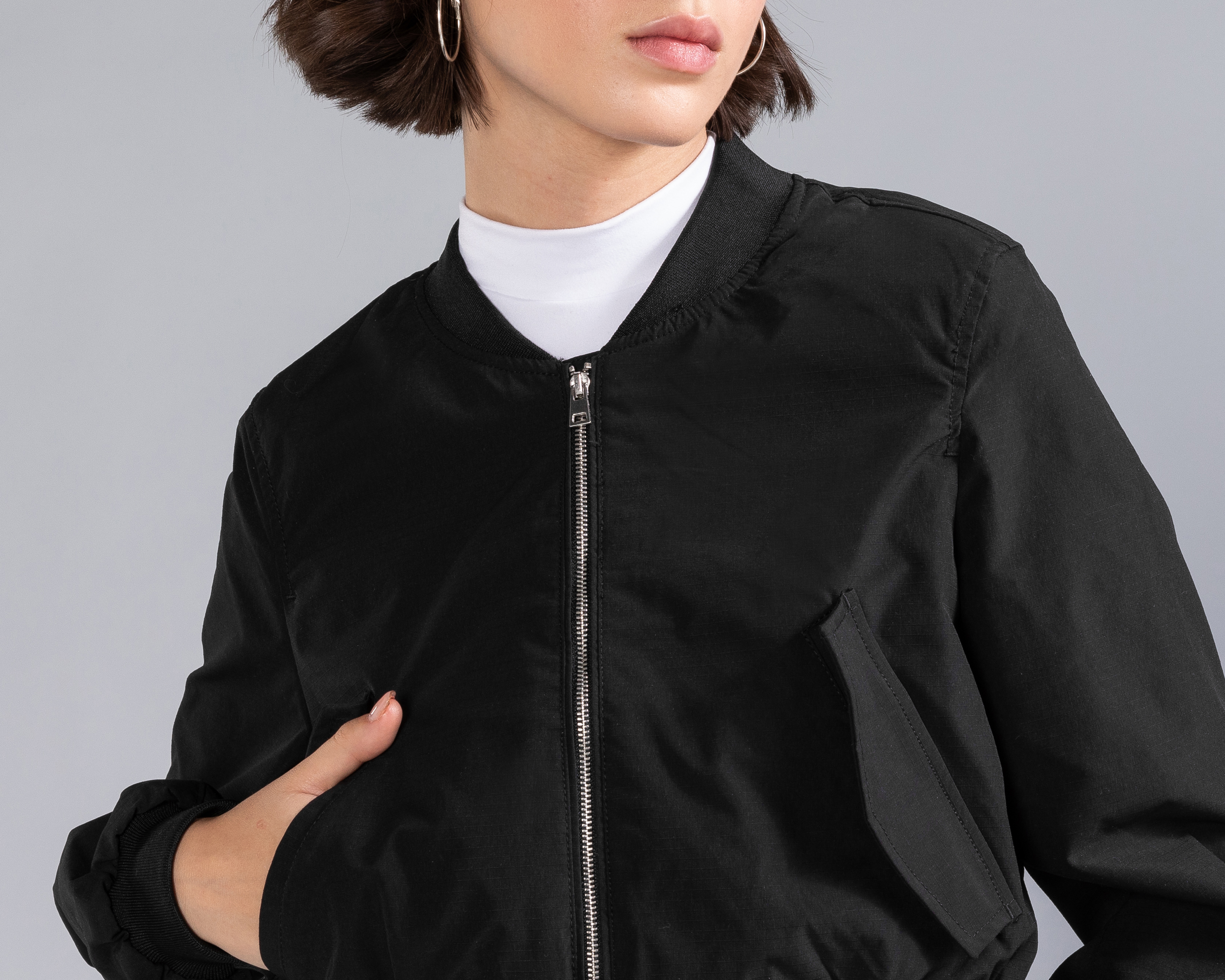 Foto 5 pulgar | Foto 4 | Chamarra Bomber Strona para Mujer