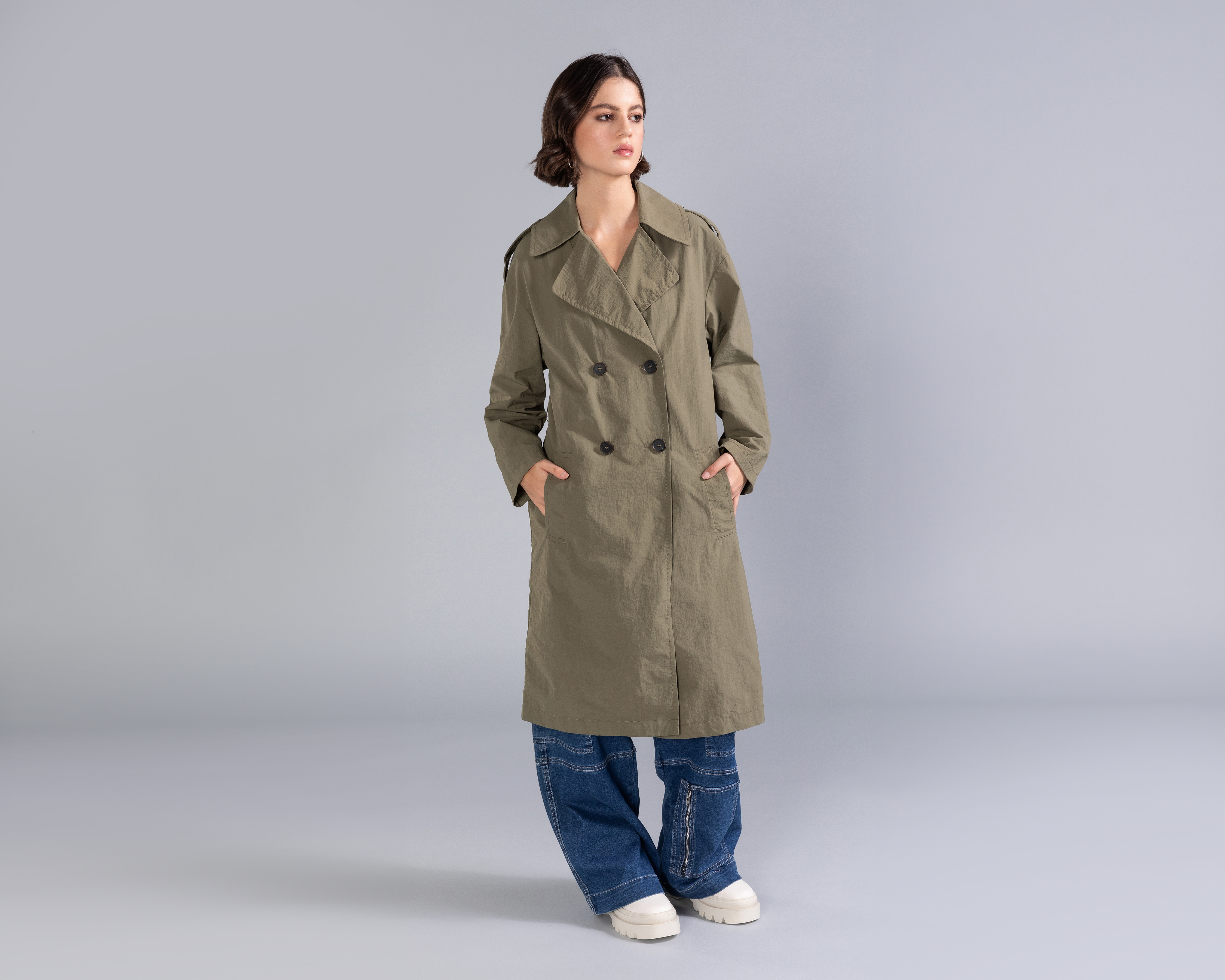 Foto 3 pulgar | Foto 2 | Gabardina Verde Strona para Mujer