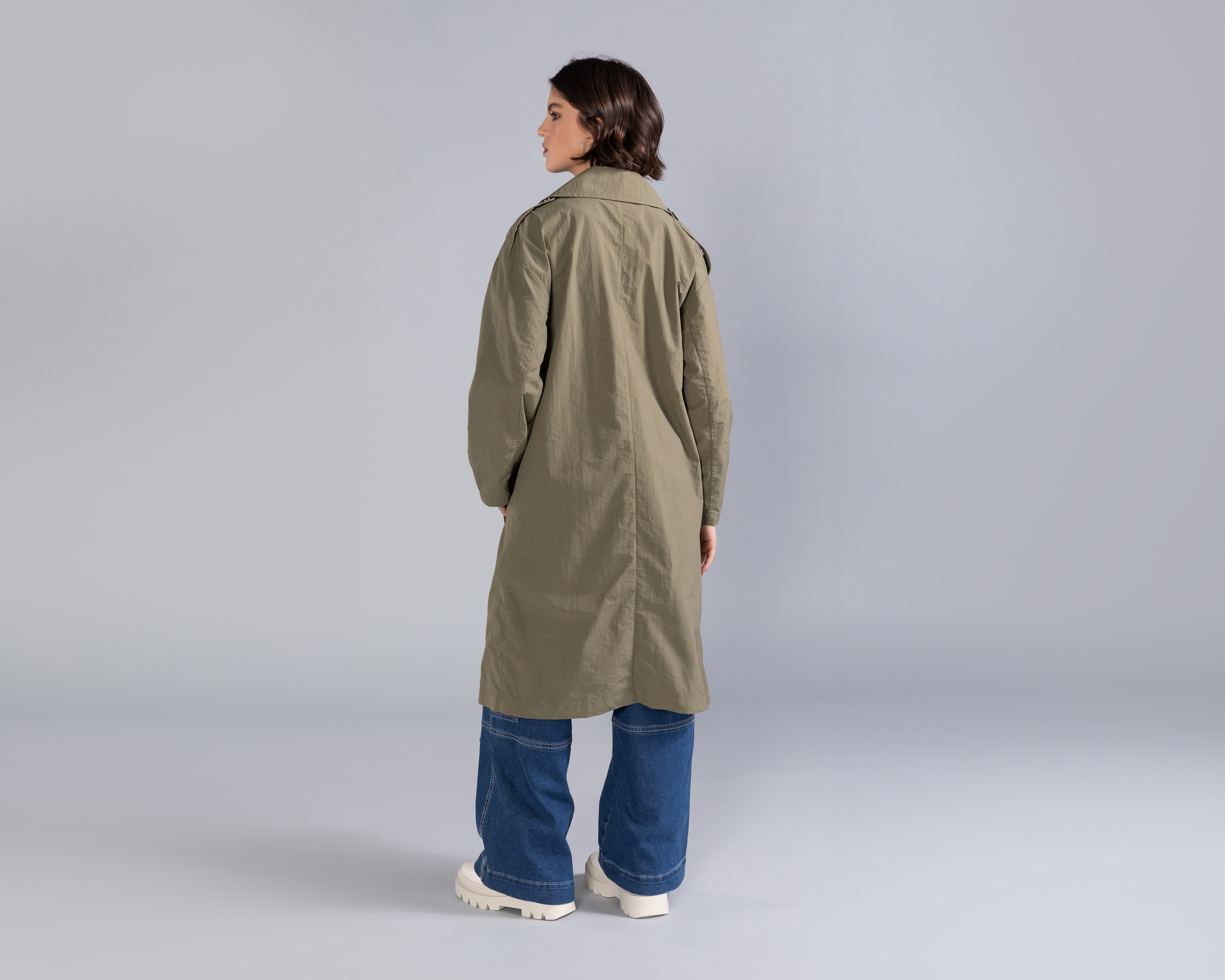 Foto 4 pulgar | Foto 3 | Gabardina Verde Strona para Mujer