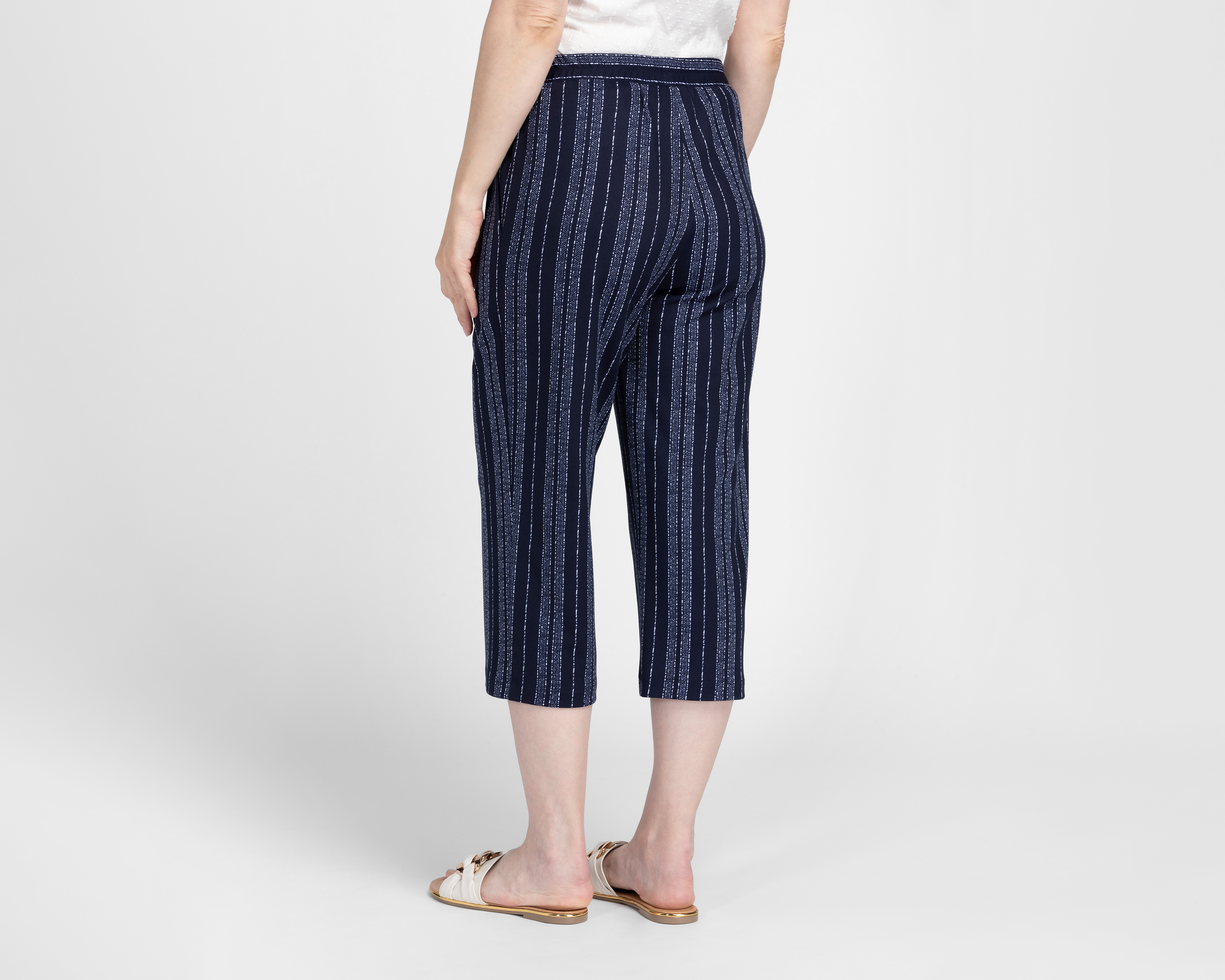 Foto 4 pulgar | Foto 3 | Pantalón Capri Sahara con Jaretas para Mujer