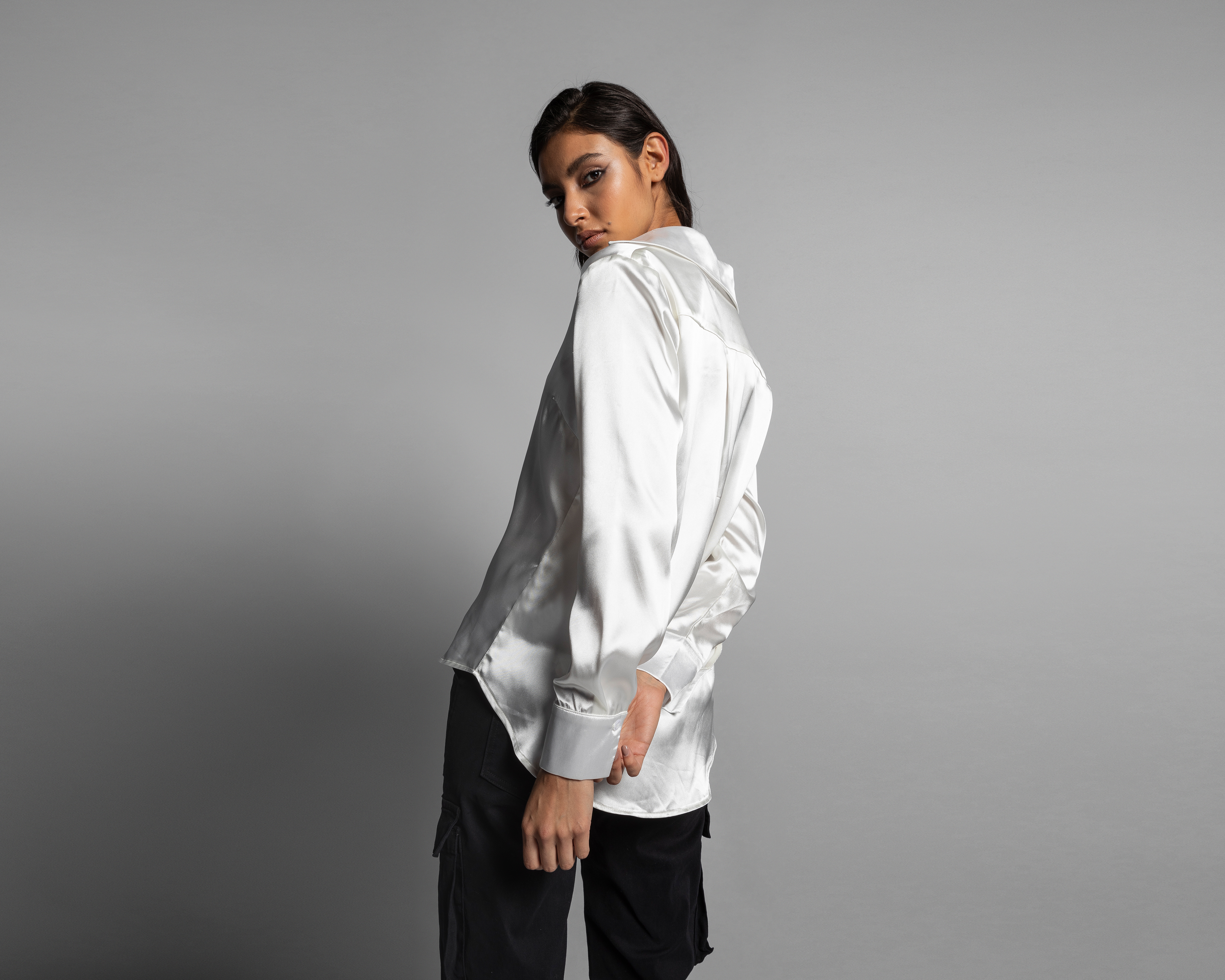 Foto 4 pulgar | Foto 3 | Blusa Satinada Strona para Mujer