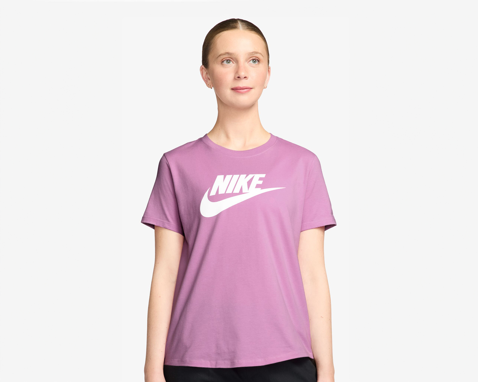 Foto 2 pulgar | Foto 1 | Playera Deportiva Nike Sportswear Essentials para Mujer