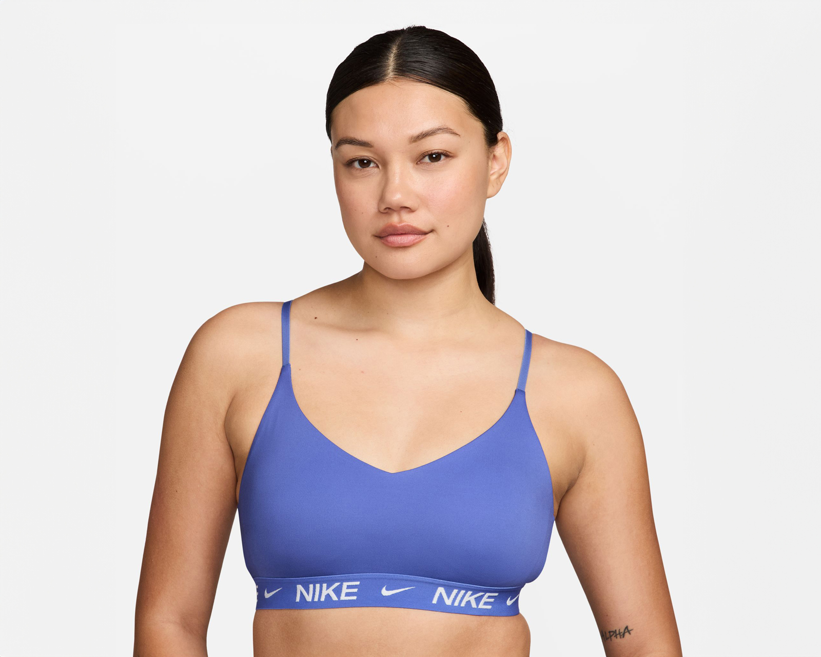 Foto 2 pulgar | Foto 1 | Top de Entrenamiento Nike Indy Light Support Dri-FIT para Mujer