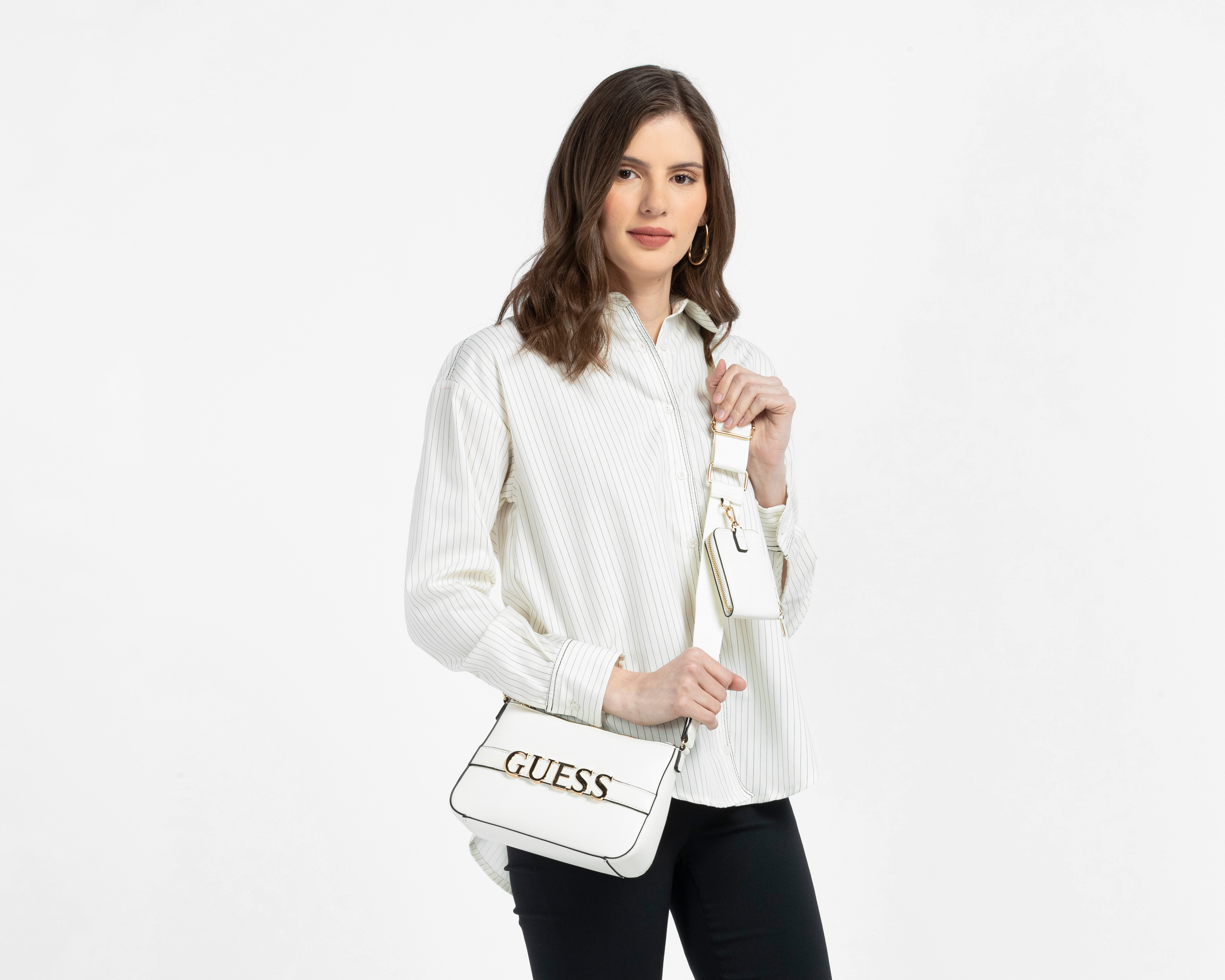 Foto 7 pulgar | Foto 6 | Bolsa Cruzada Guess con Monedero