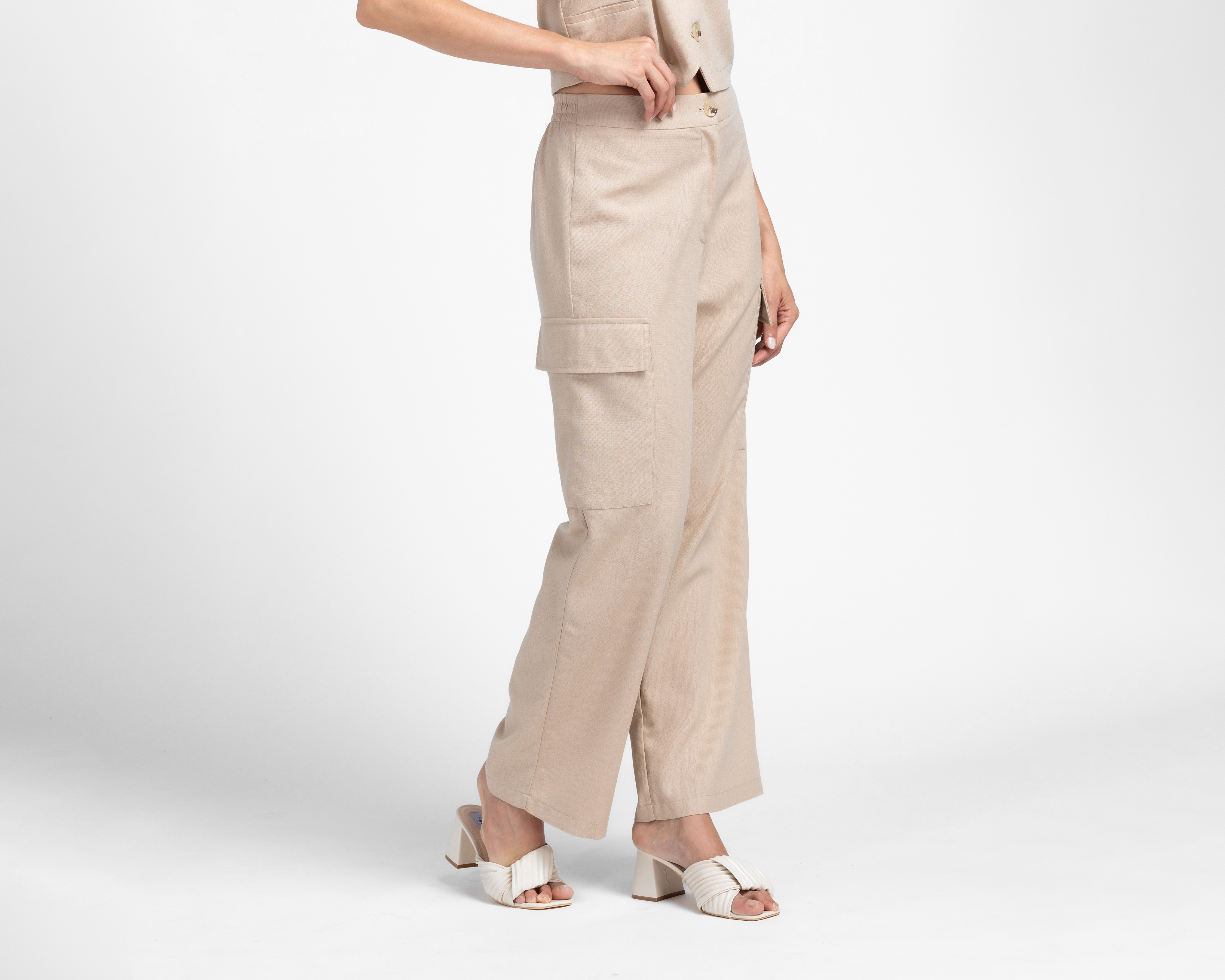 Foto 2 pulgar | Foto 1 | Pantalón Cargo Sahara Beige para Mujer