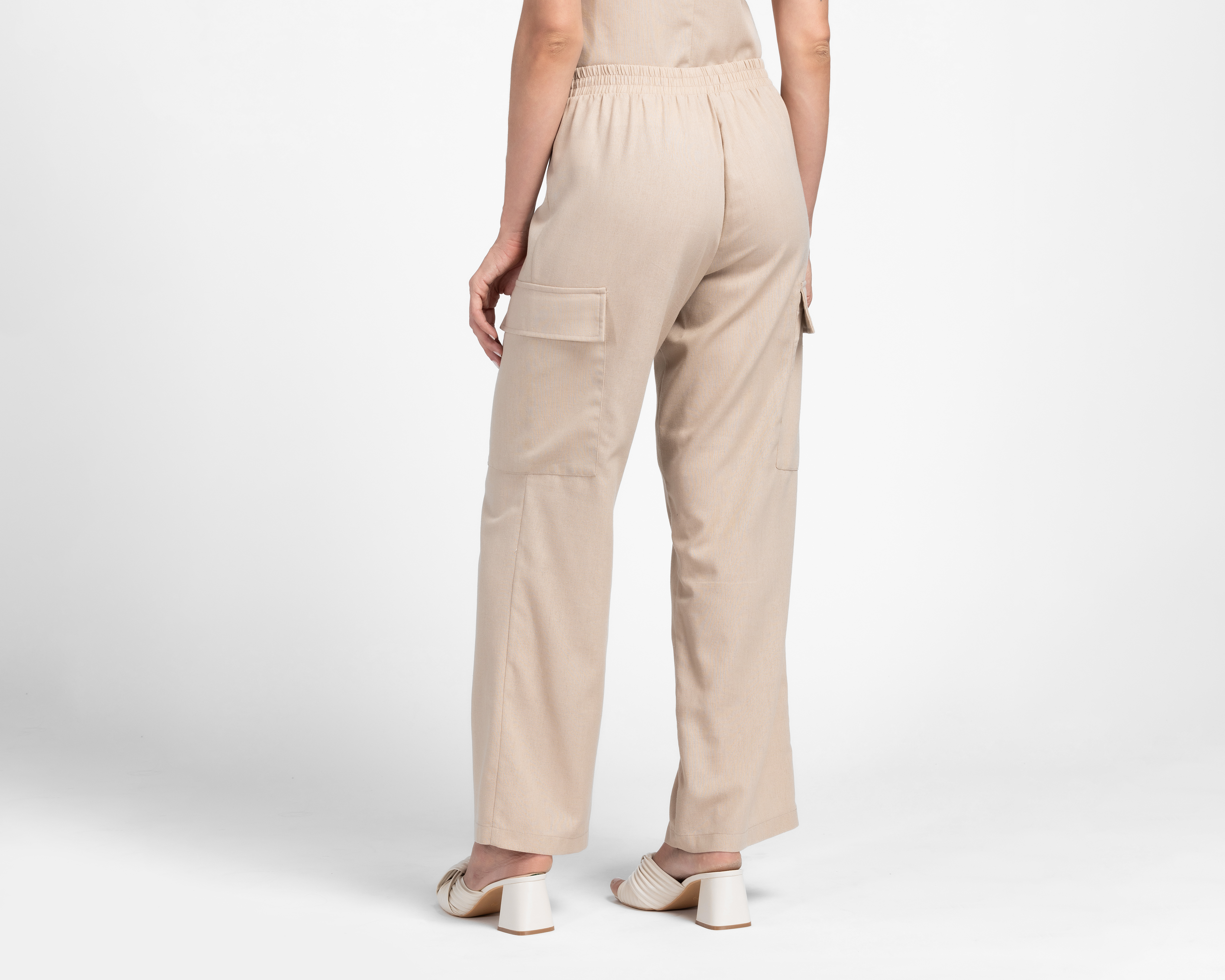 Foto 4 pulgar | Foto 3 | Pantalón Cargo Sahara Beige para Mujer