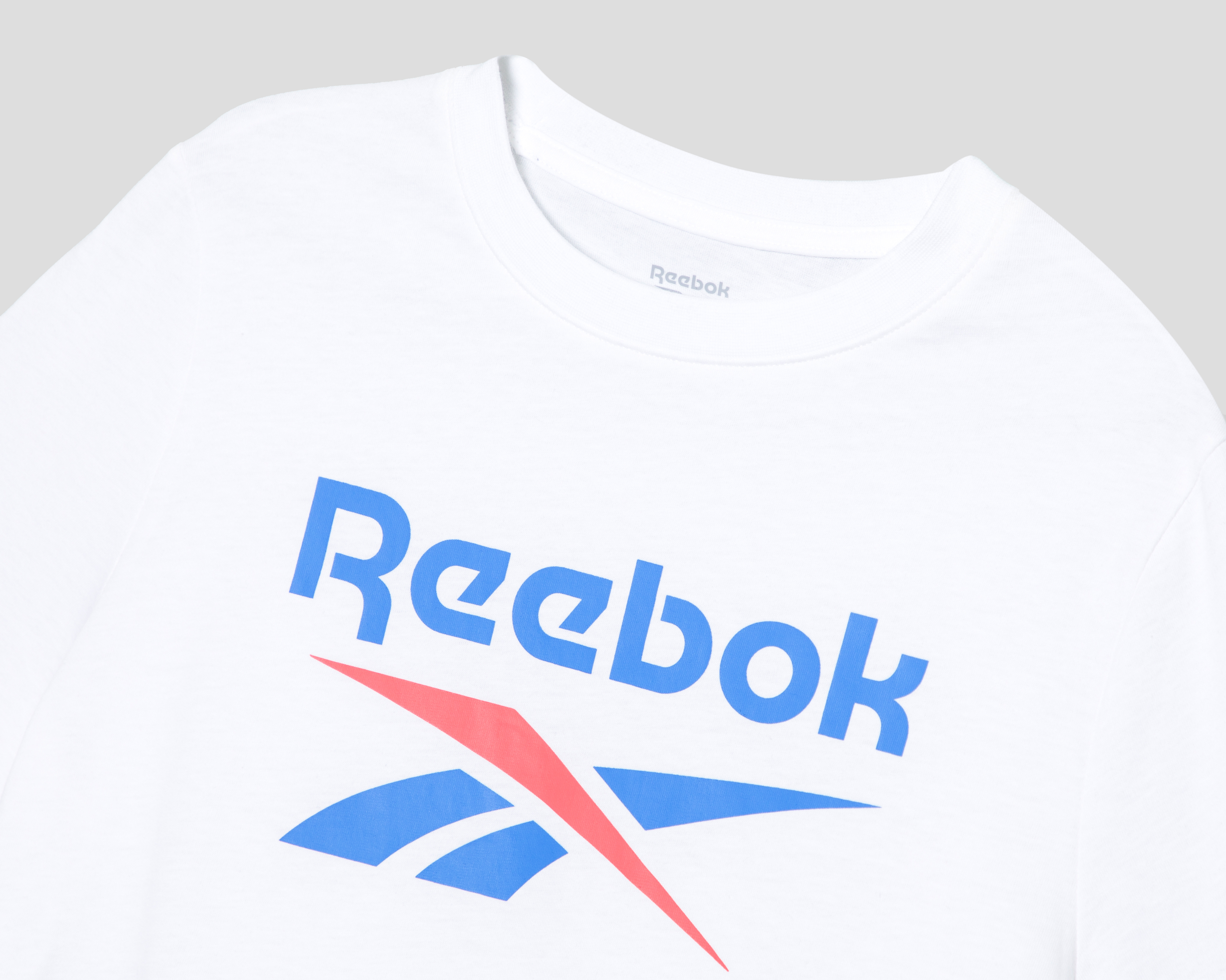 Foto 4 pulgar | Foto 3 | Crop Top Reebok Negro para Mujer