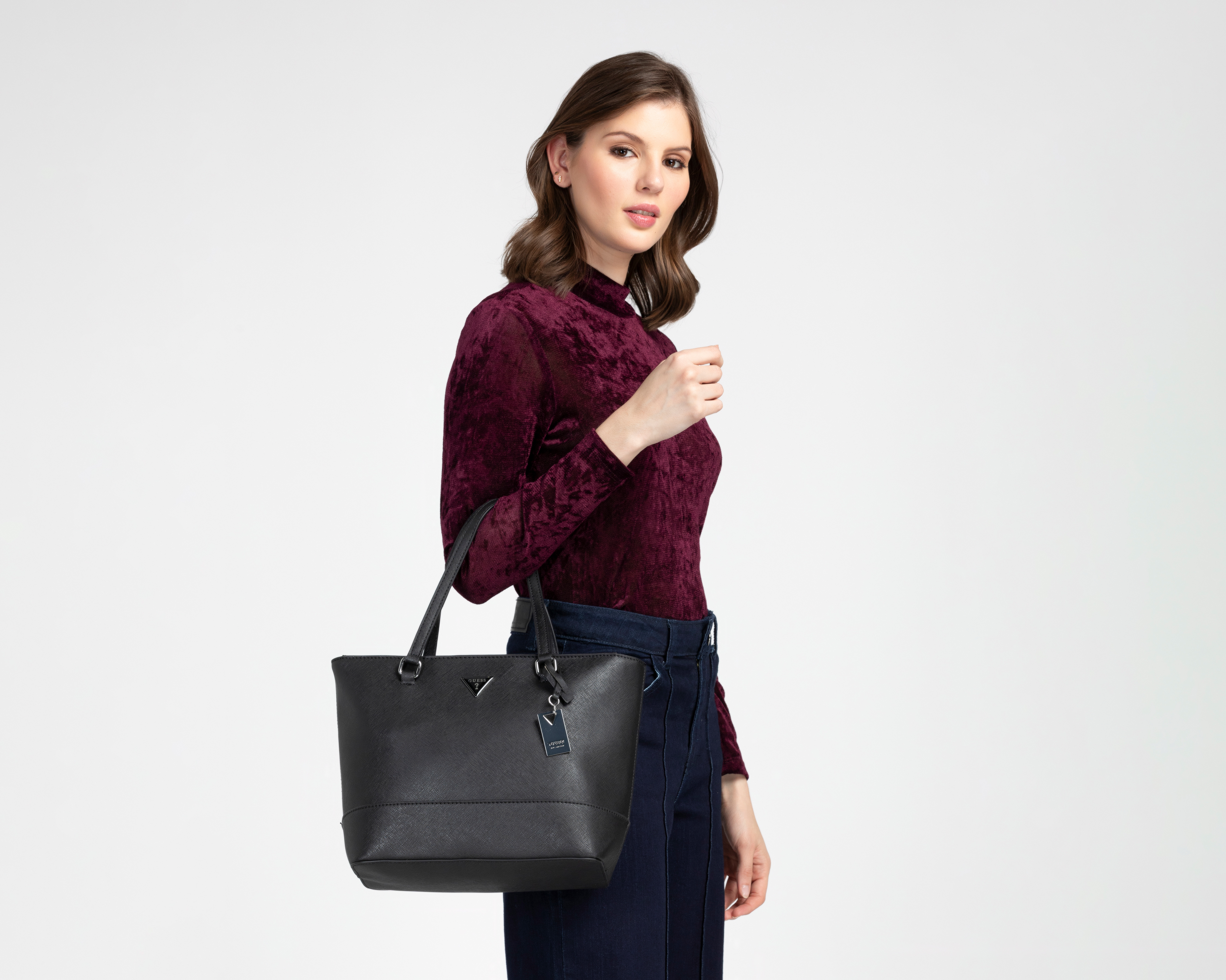 Foto 7 pulgar | Foto 6 | Bolsa de Hombro Guess Viviette Carryall