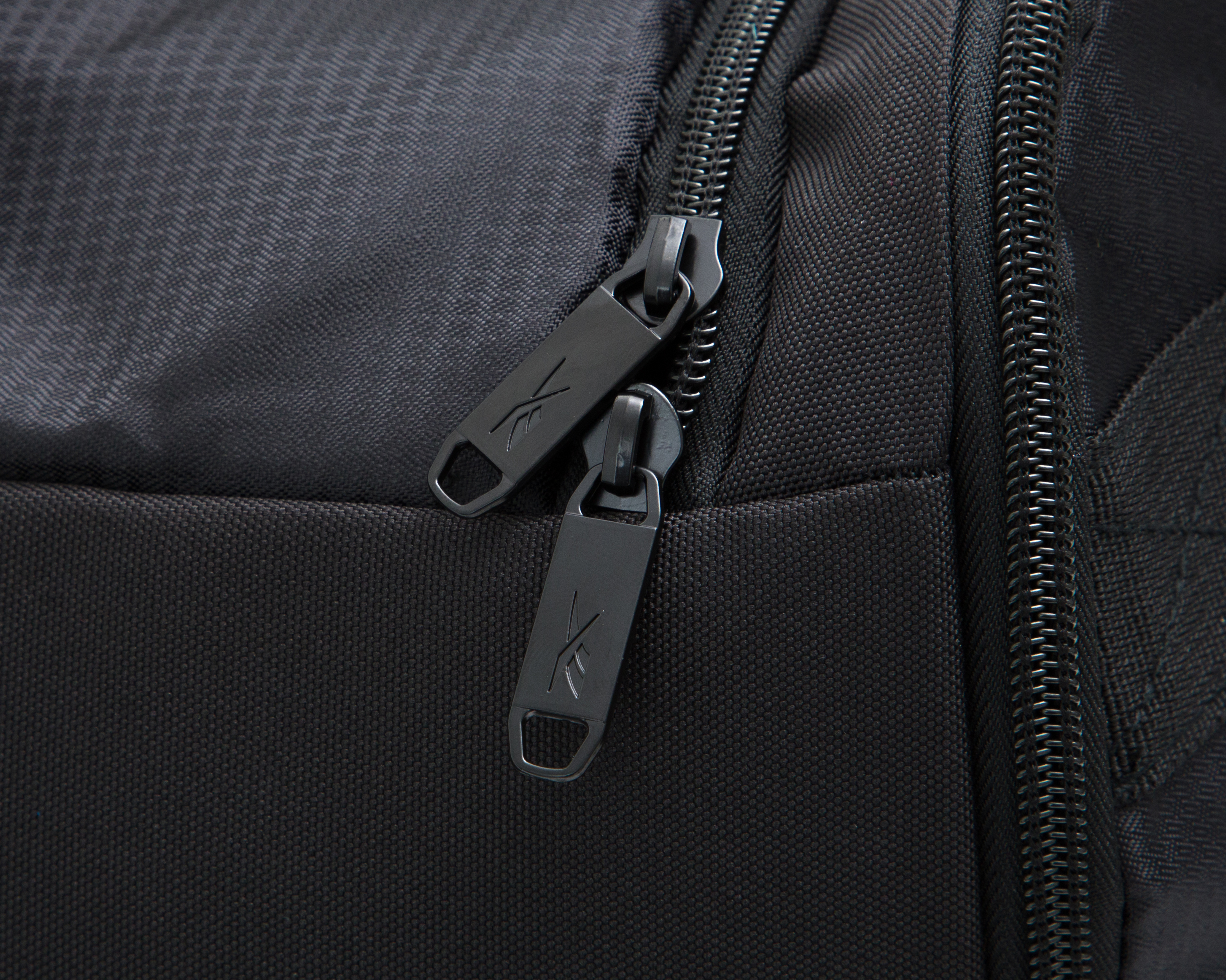 Foto 5 pulgar | Foto 4 | Maleta Deportiva Reebok Negra