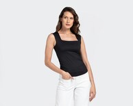 Playera sin Manga Escote Cuadrado Sahara para Mujer