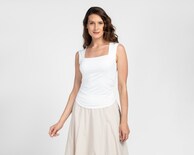 Playera sin Manga Escote Cuadrado Sahara para Mujer