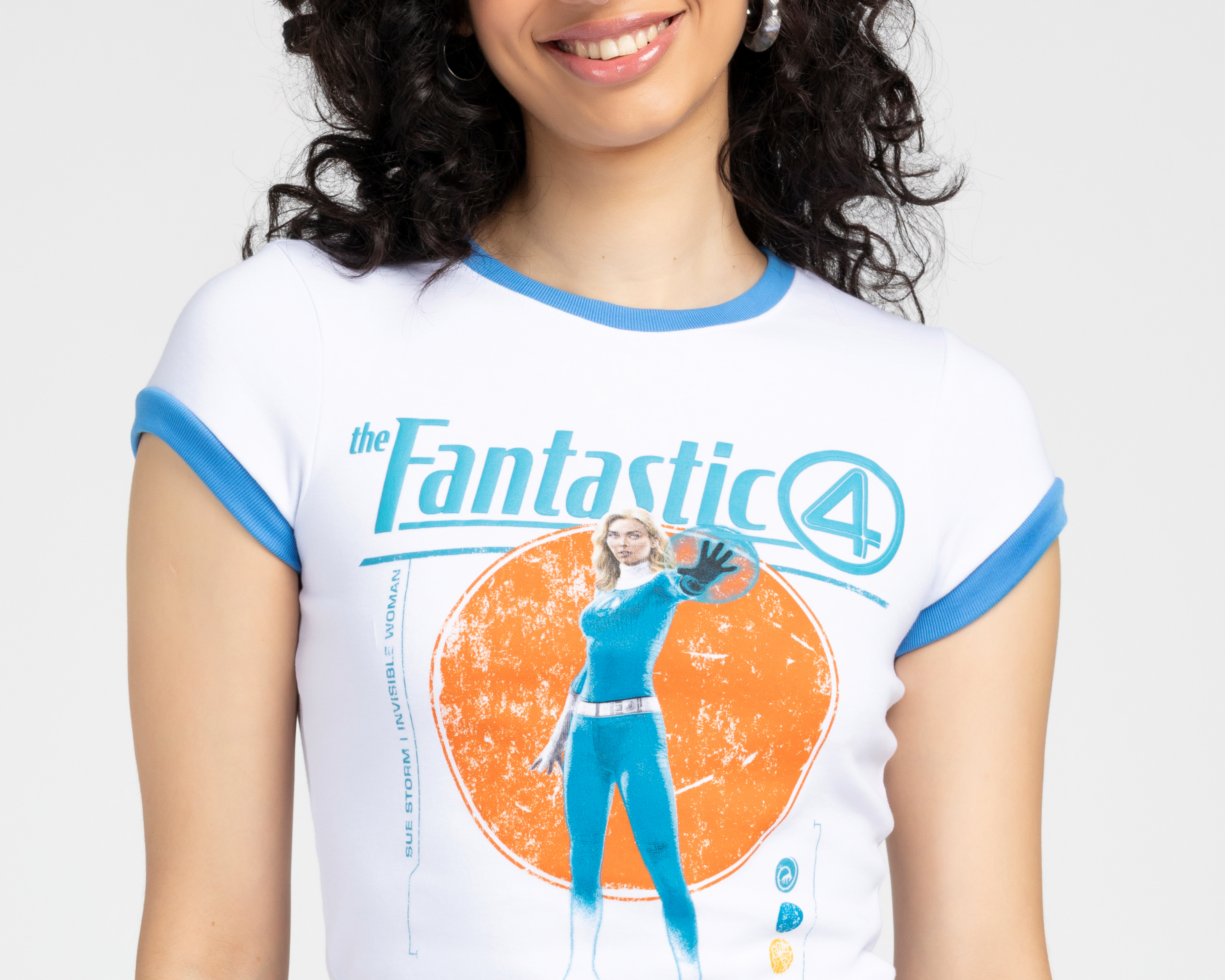 Foto 4 pulgar | Foto 3 | Playera Estampada Los Cuatro Fantásticos para Mujer