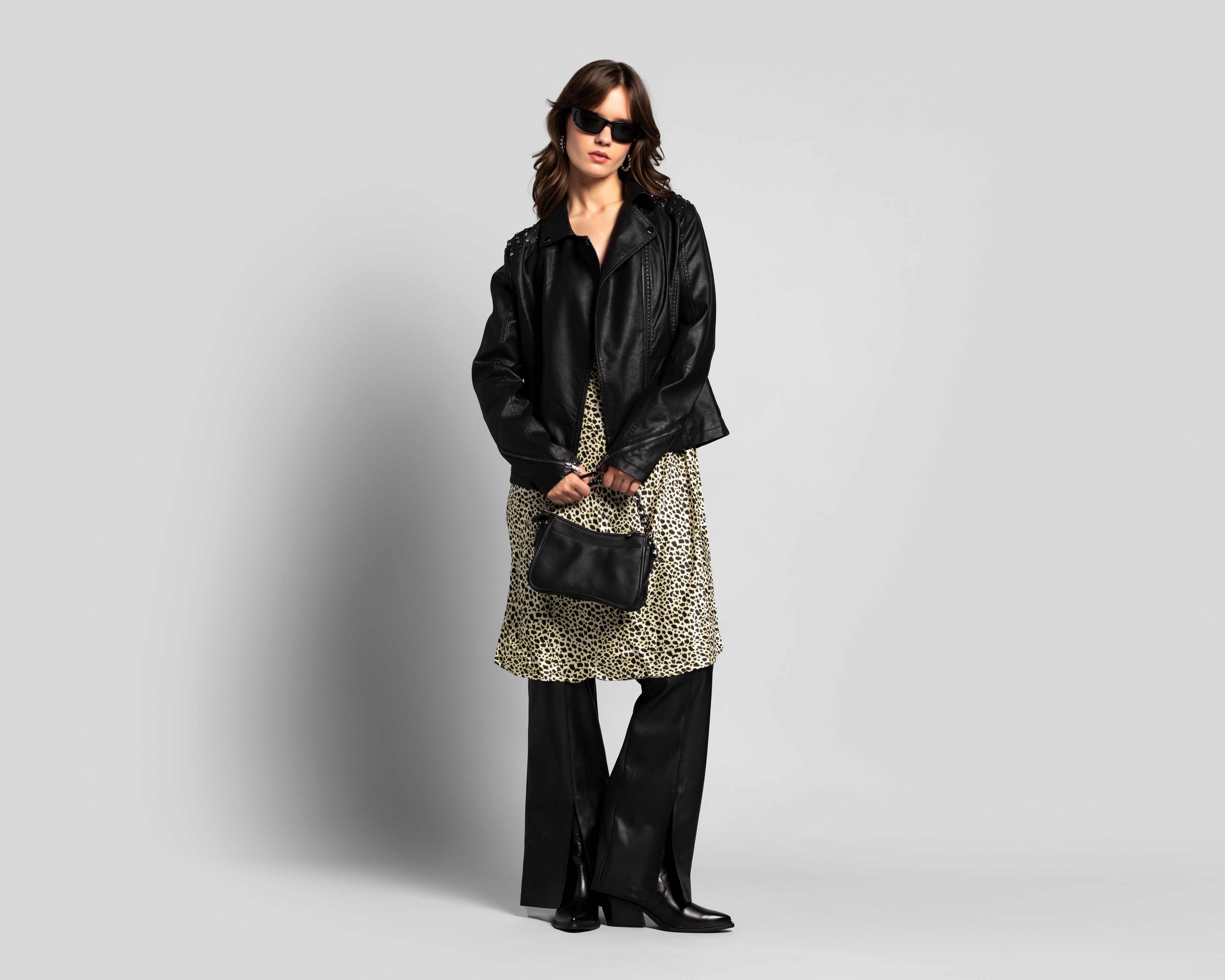 Chamarra Negra Strona para Mujer