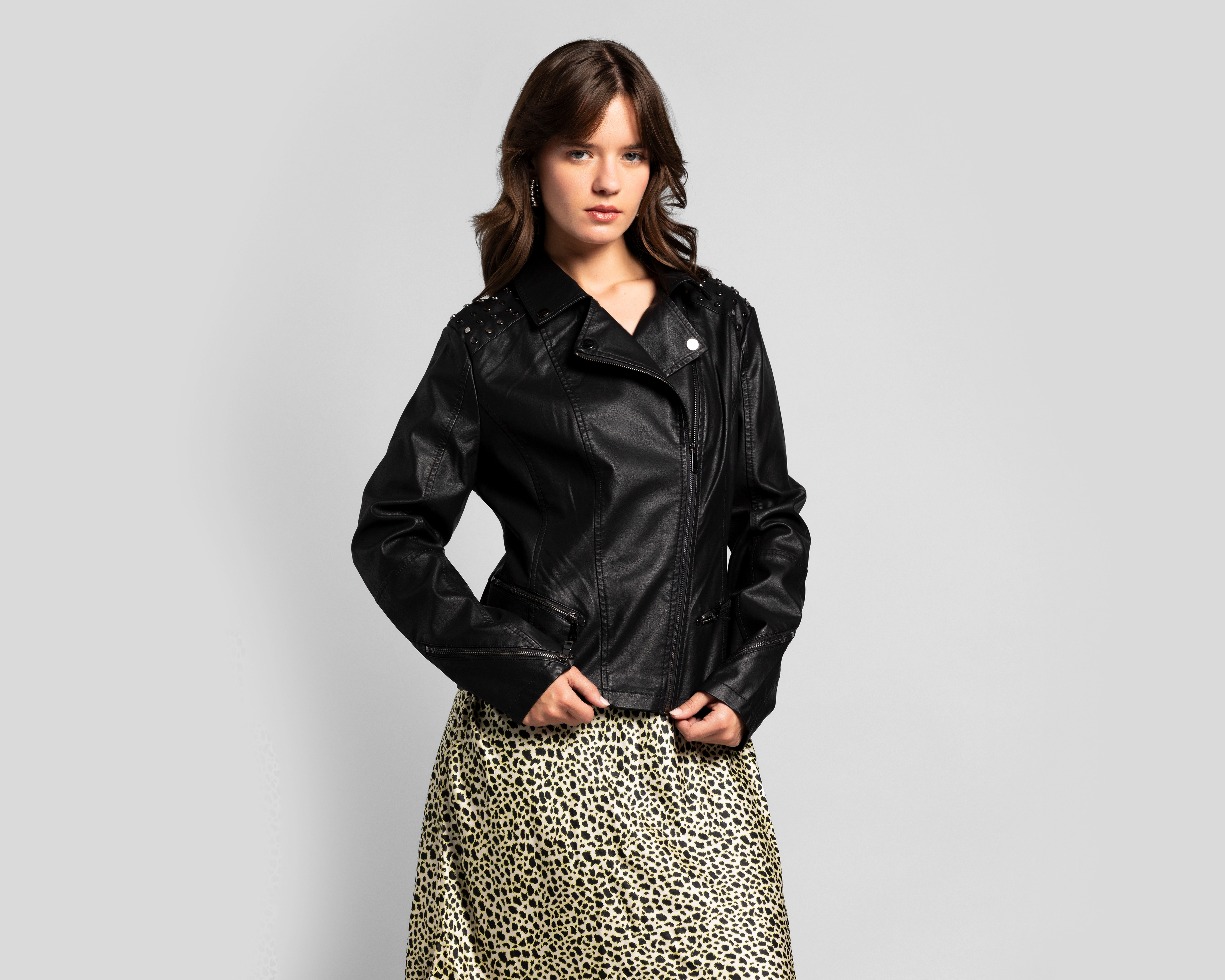 Foto 2 | Foto 2 | Chamarra Negra Strona para Mujer