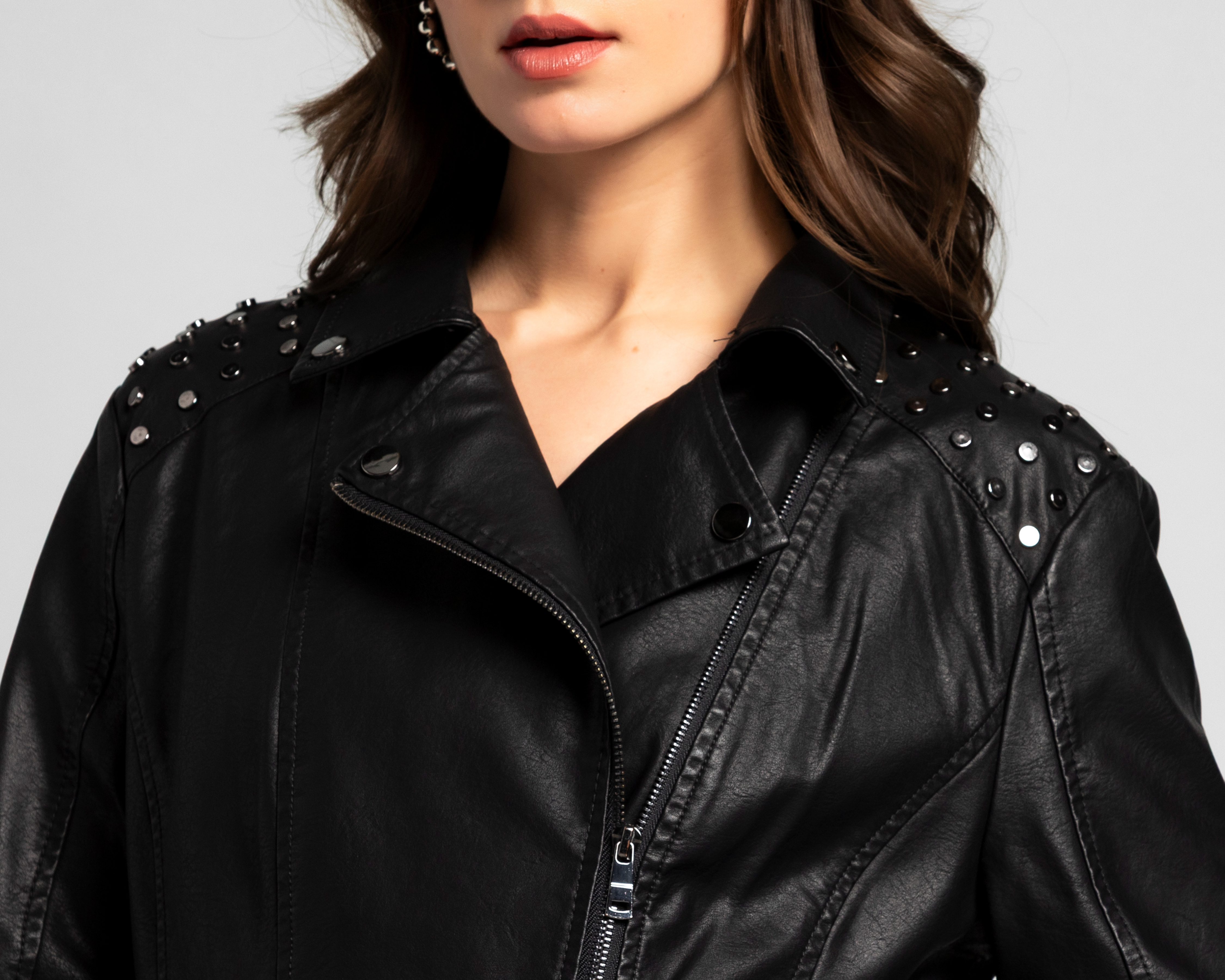 Foto 5 pulgar | Foto 4 | Chamarra Negra Strona para Mujer