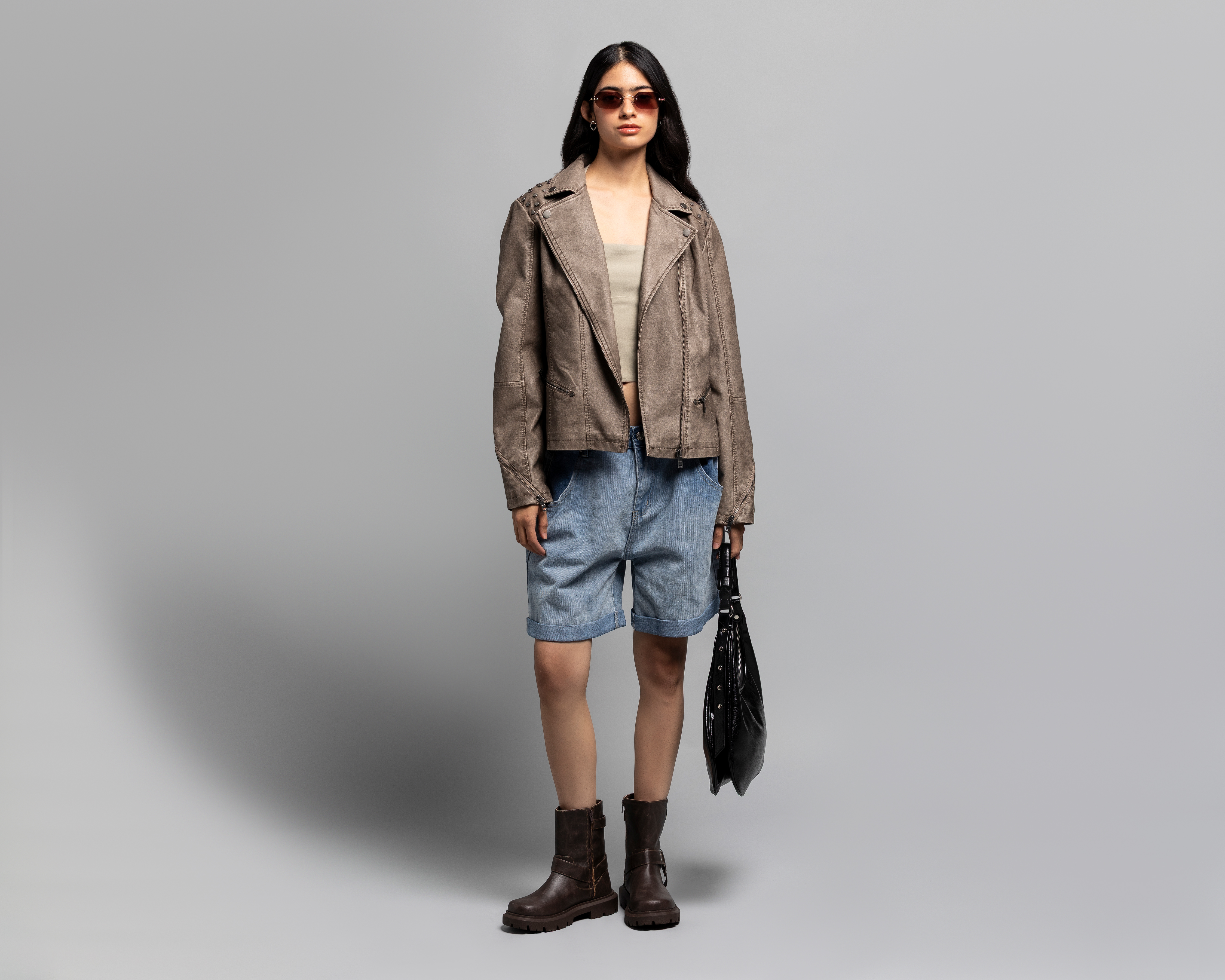 Foto 2 pulgar | Foto 1 | Chamarra con Estoperoles Strona para Mujer