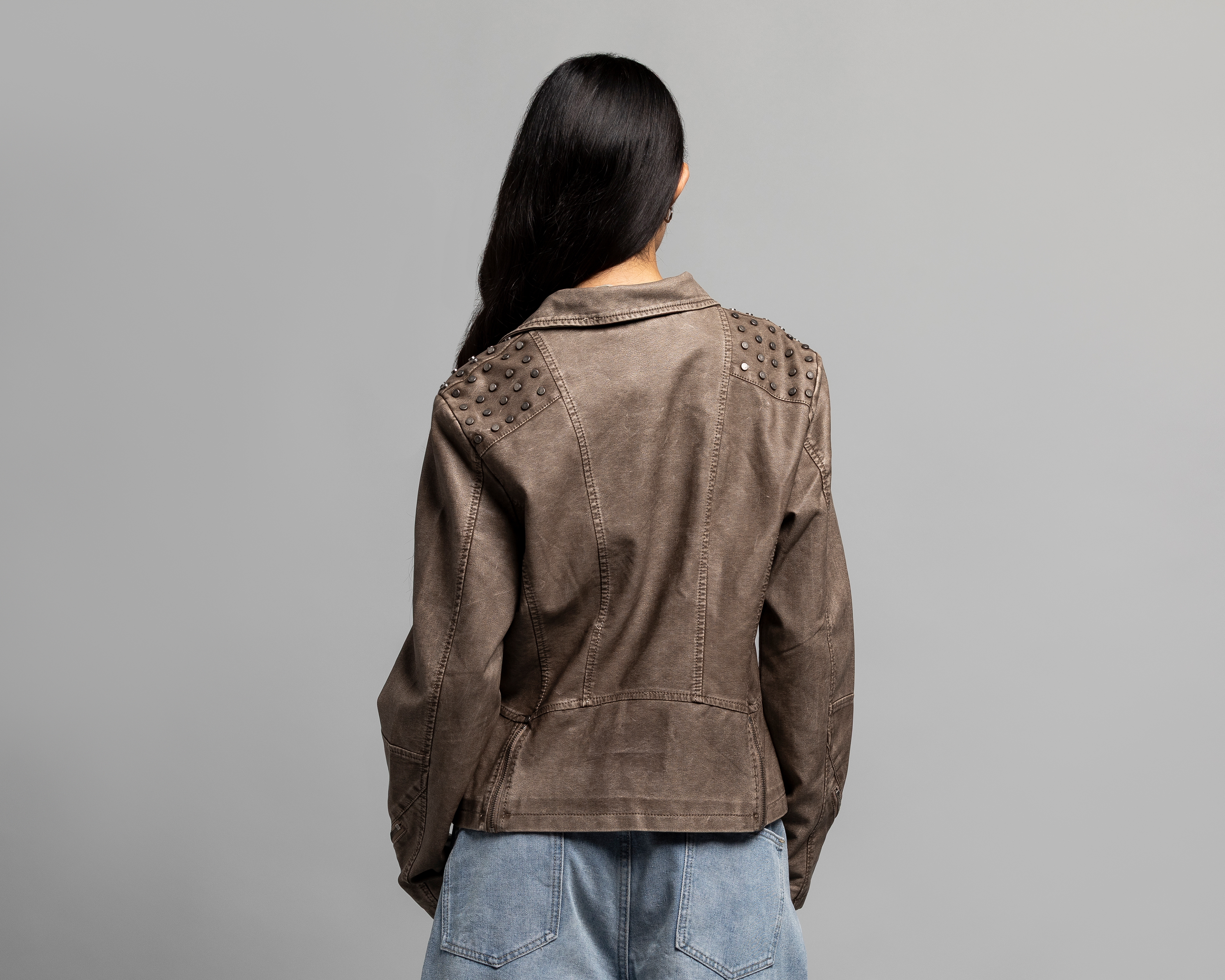 Foto 4 pulgar | Foto 3 | Chamarra con Estoperoles Strona para Mujer