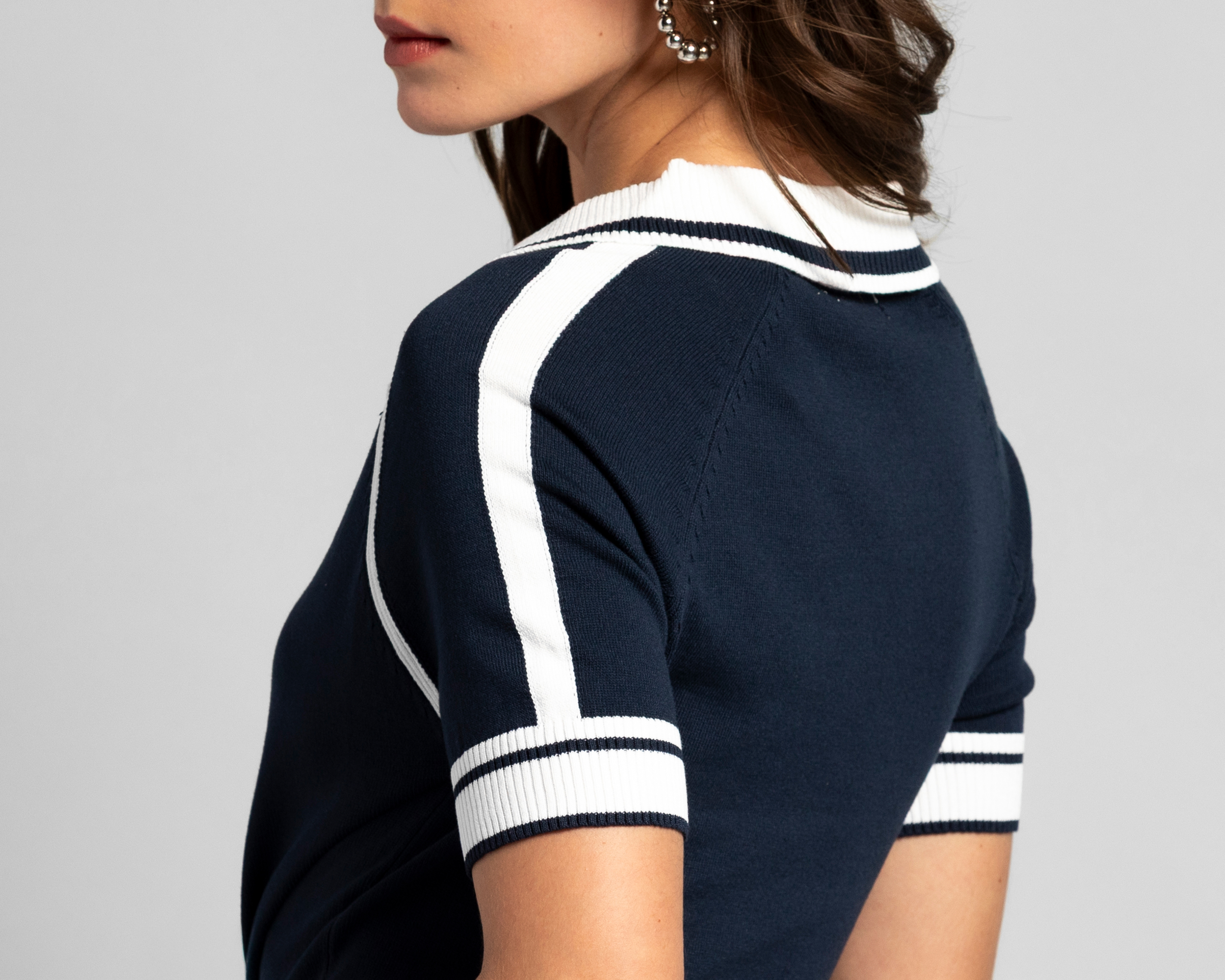 Foto 6 pulgar | Foto 5 | Blusa Manga Corta Strona para Mujer