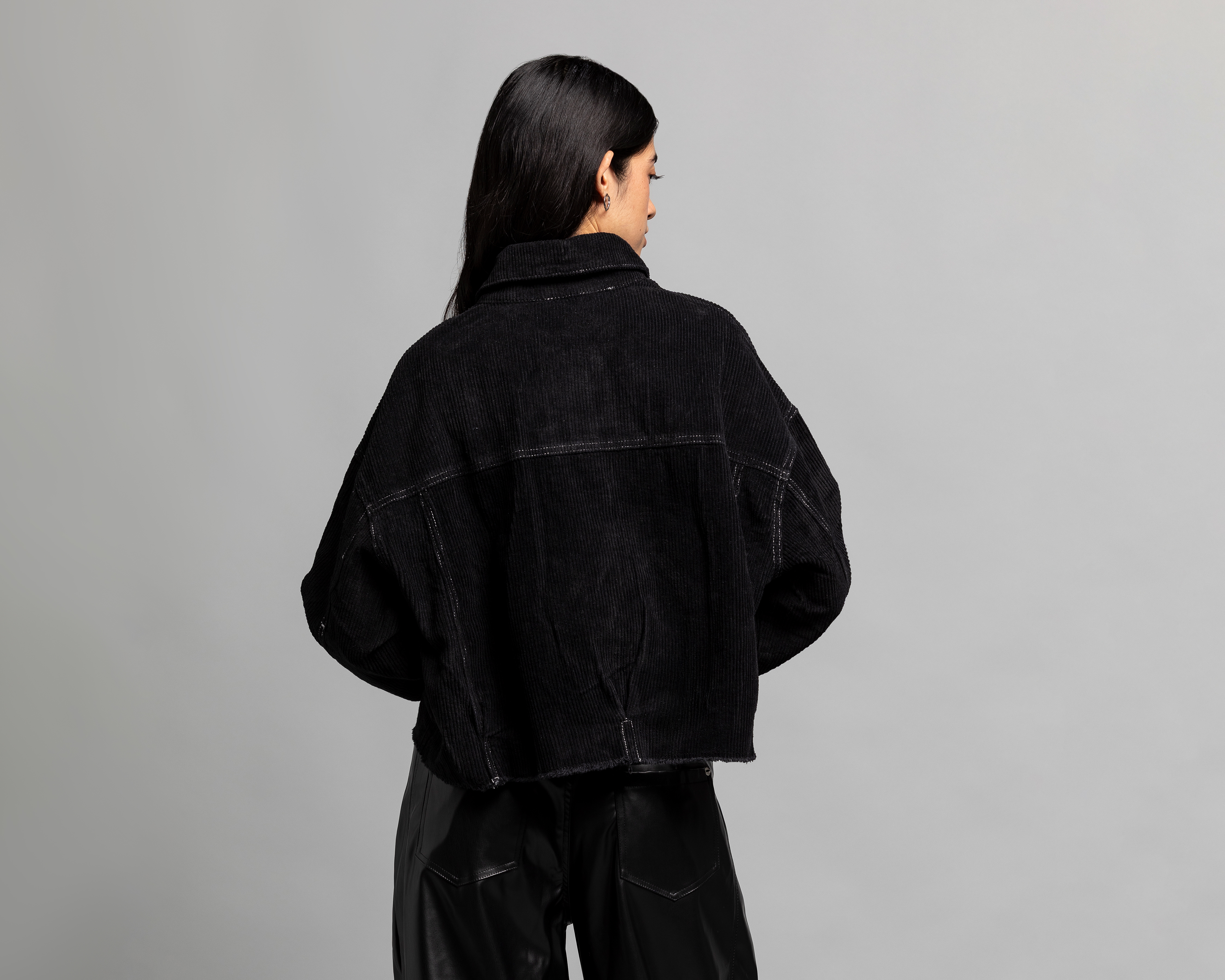 Foto 4 pulgar | Foto 3 | Chamarra de Algodón Negra Strona para Mujer