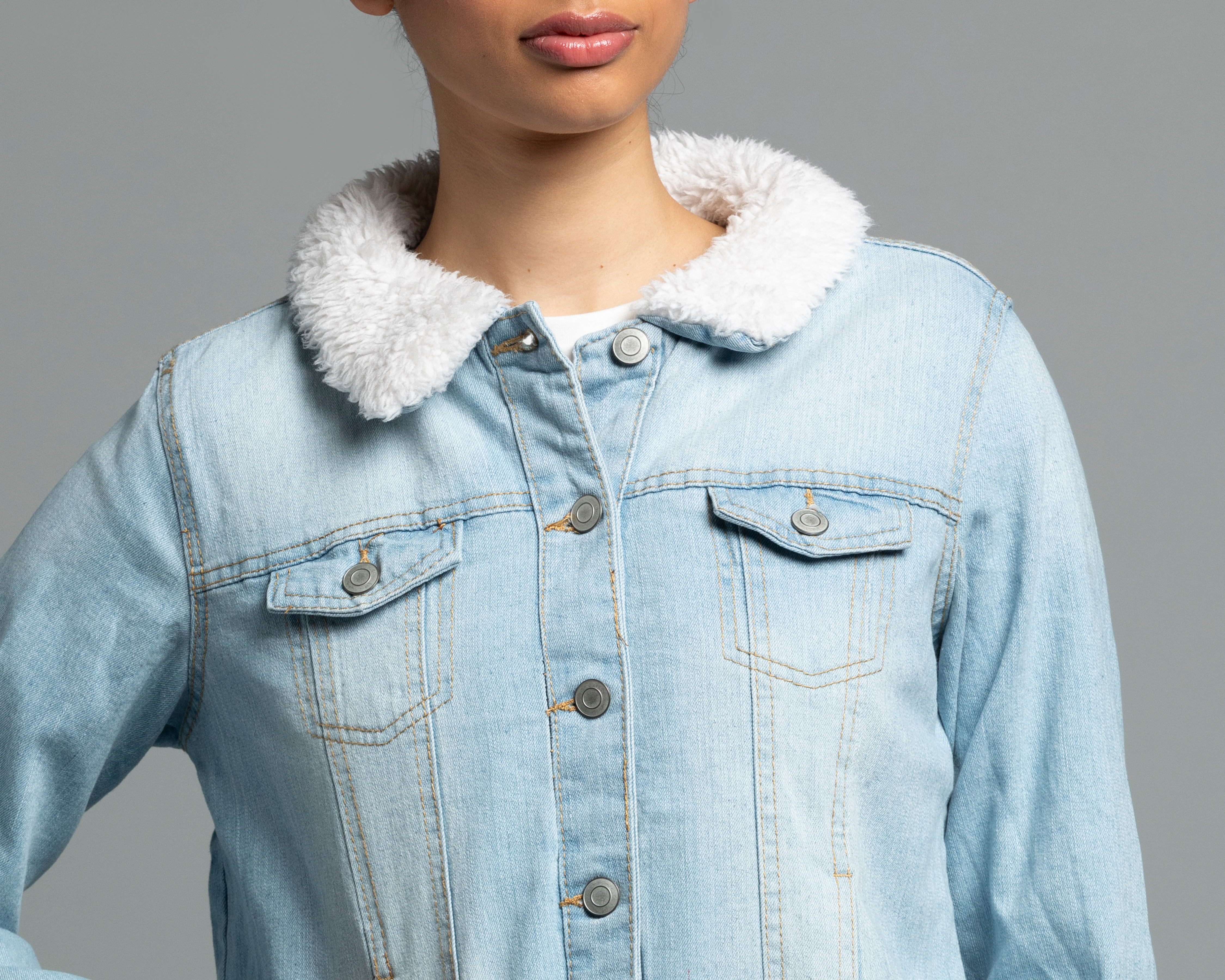 Foto 5 pulgar | Foto 4 | Chamarra de Mezclilla Afelpada Strona para Mujer