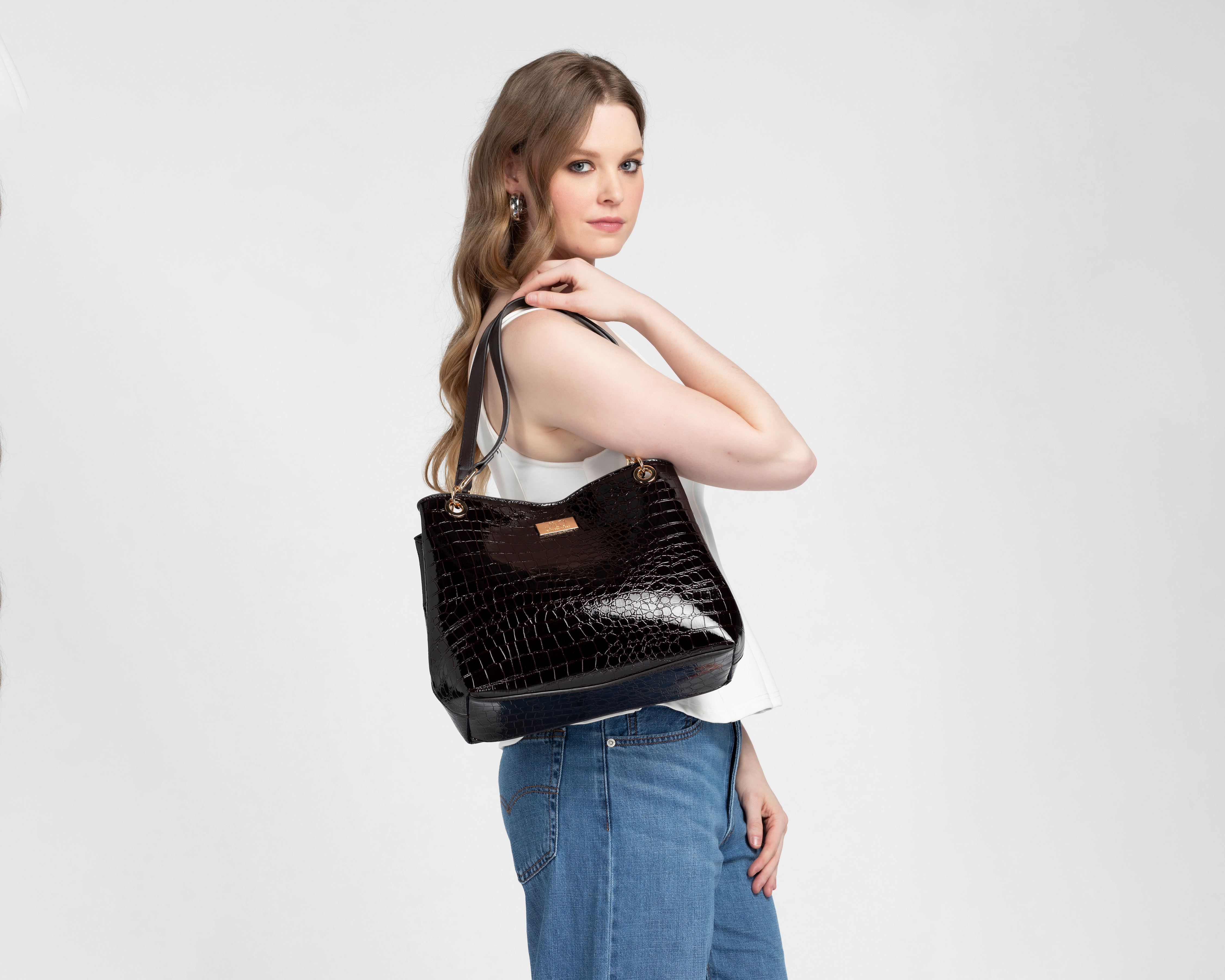 Foto 7 pulgar | Foto 6 | Bolsa de Mano Jennifer Lopez Café