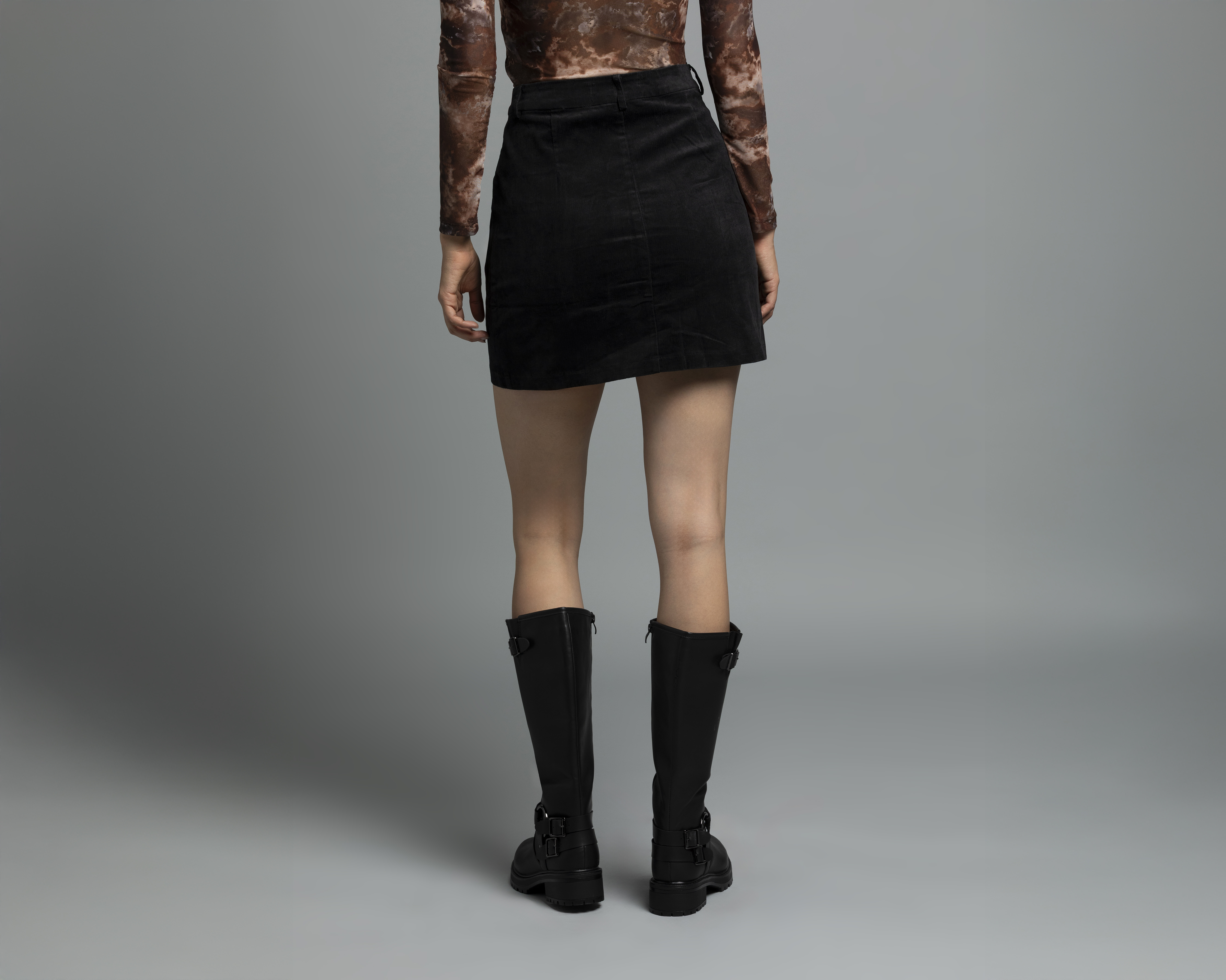 Foto 3 | Foto 3 | Falda Corta Strona con Botones para Mujer