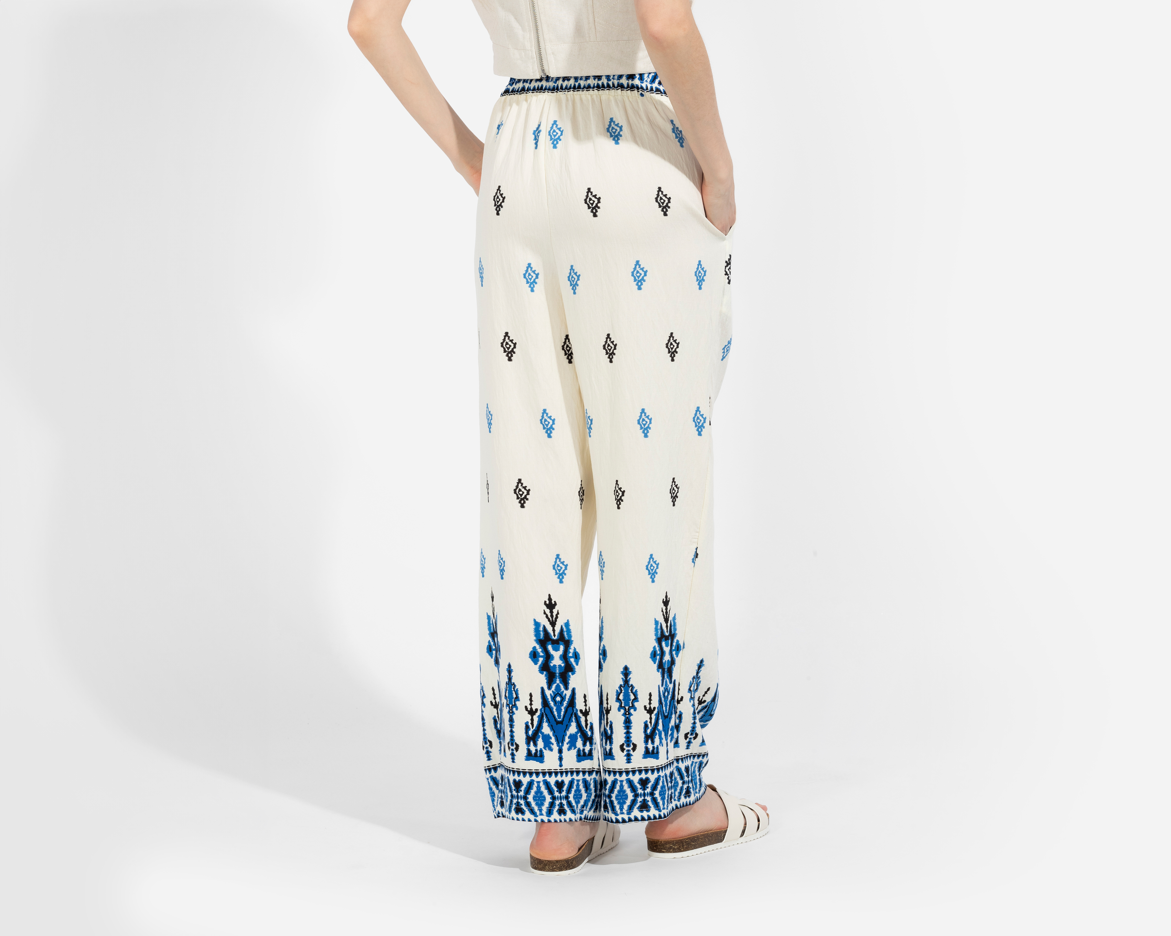 Foto 4 pulgar | Foto 3 | Pantalón Ancho Sahara Estampado Juvenil