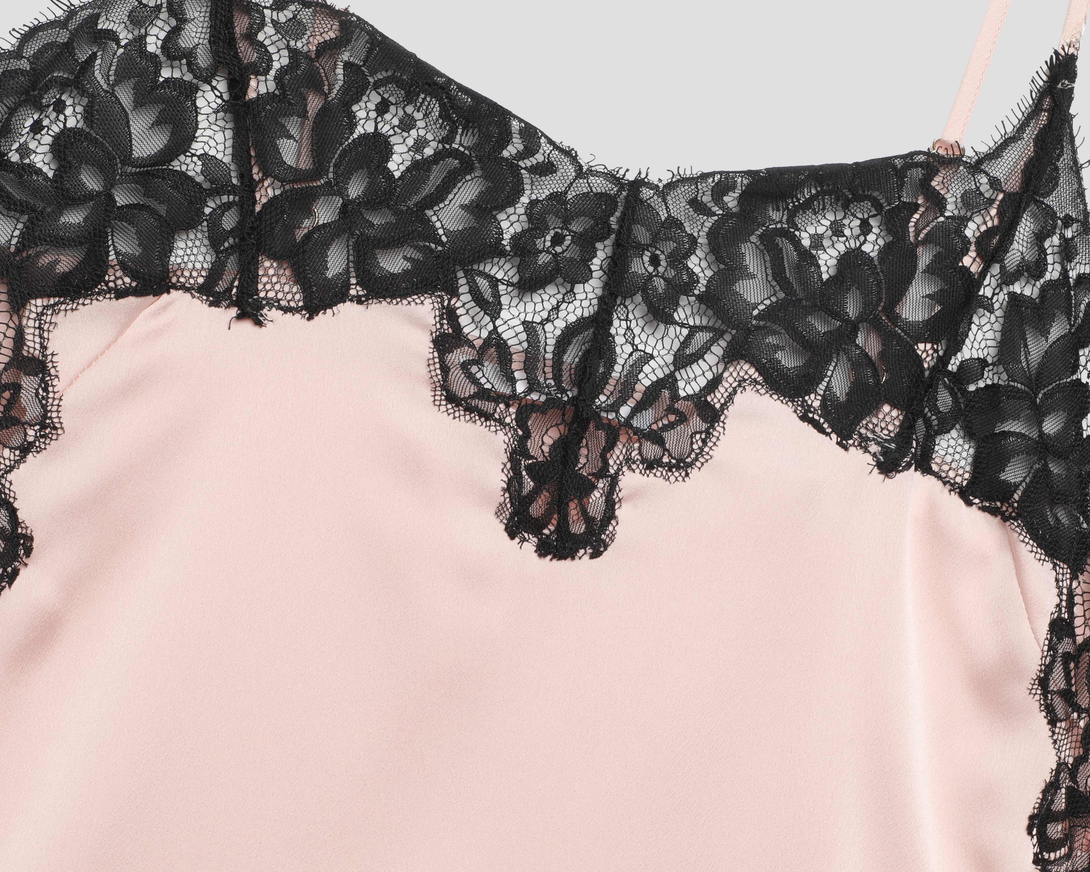 Foto 4 pulgar | Foto 3 | Pijama Guess para Mujer