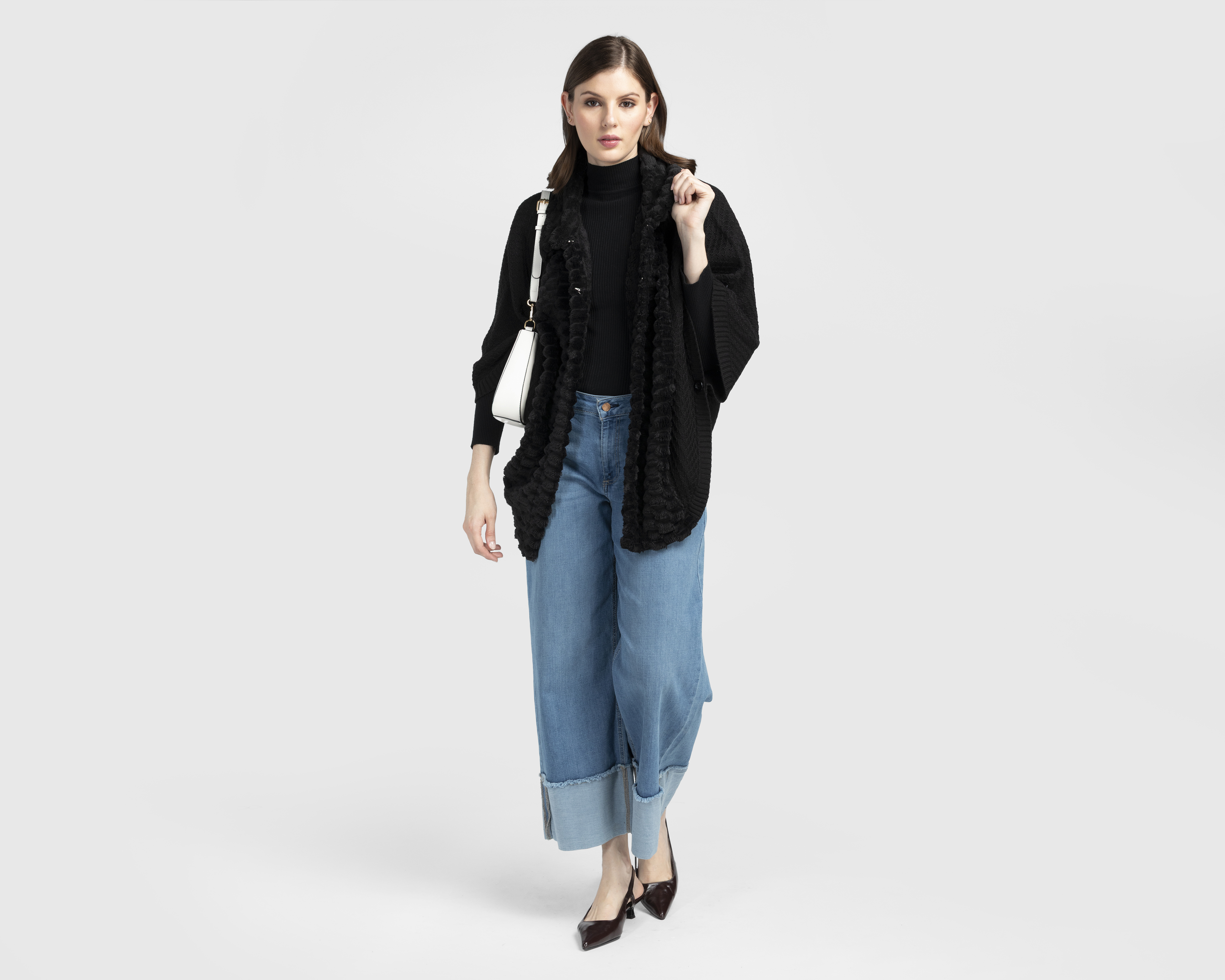 Foto 2 | Foto 2 | Capa Negra Sahara para Mujer