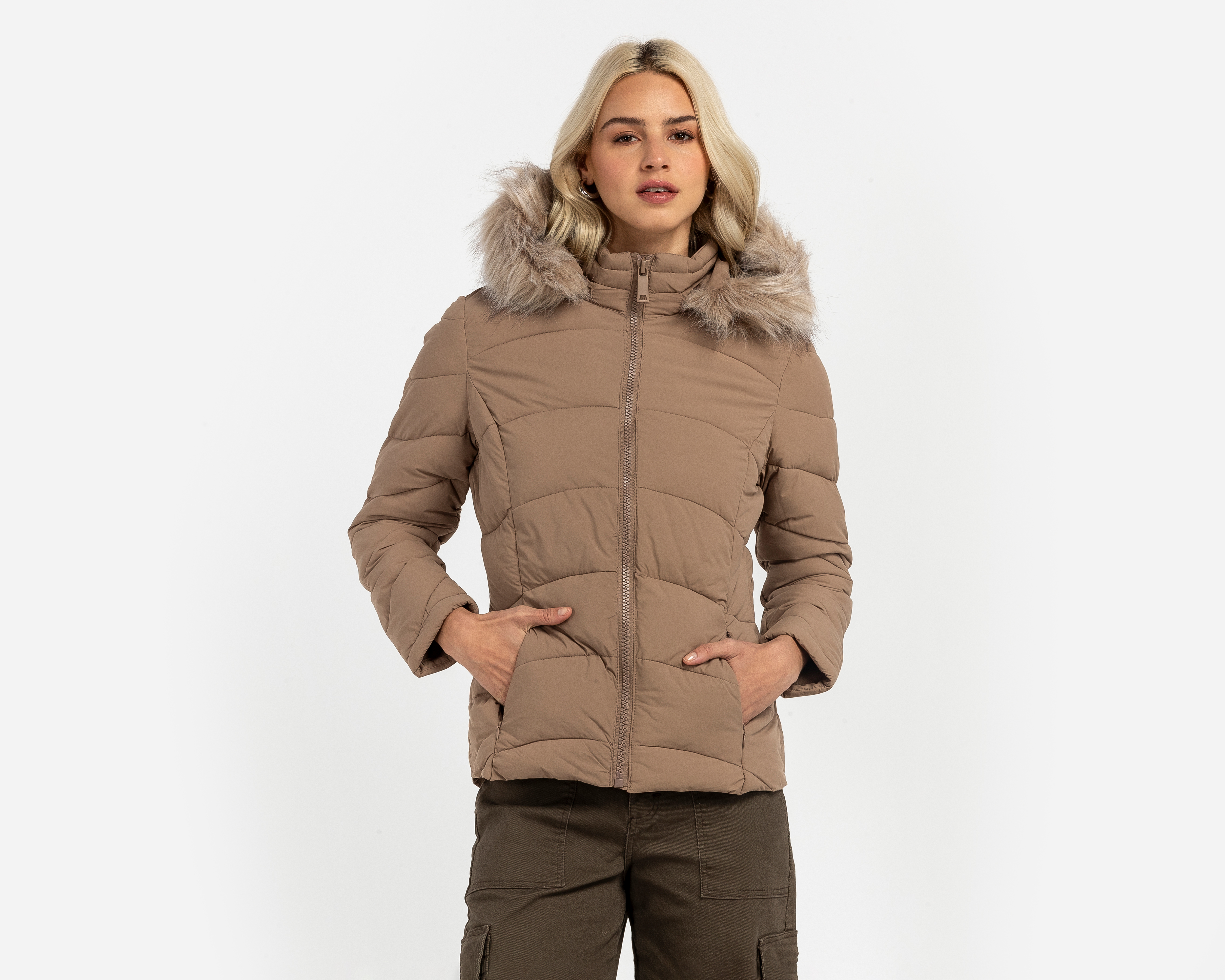 Chamarra con Capucha Refill para Mujer