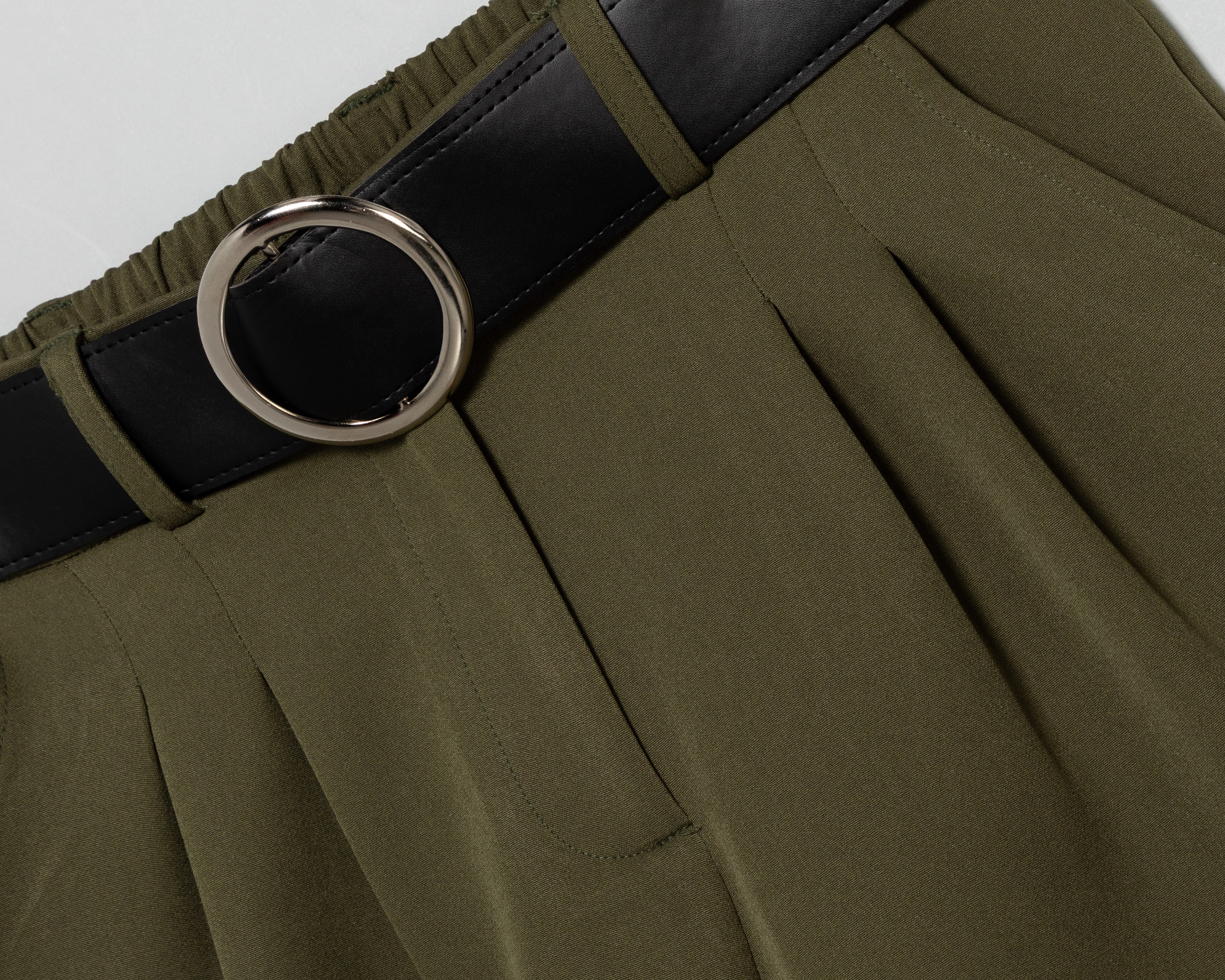 Foto 4 pulgar | Foto 3 | Short Sahara Verde para Mujer