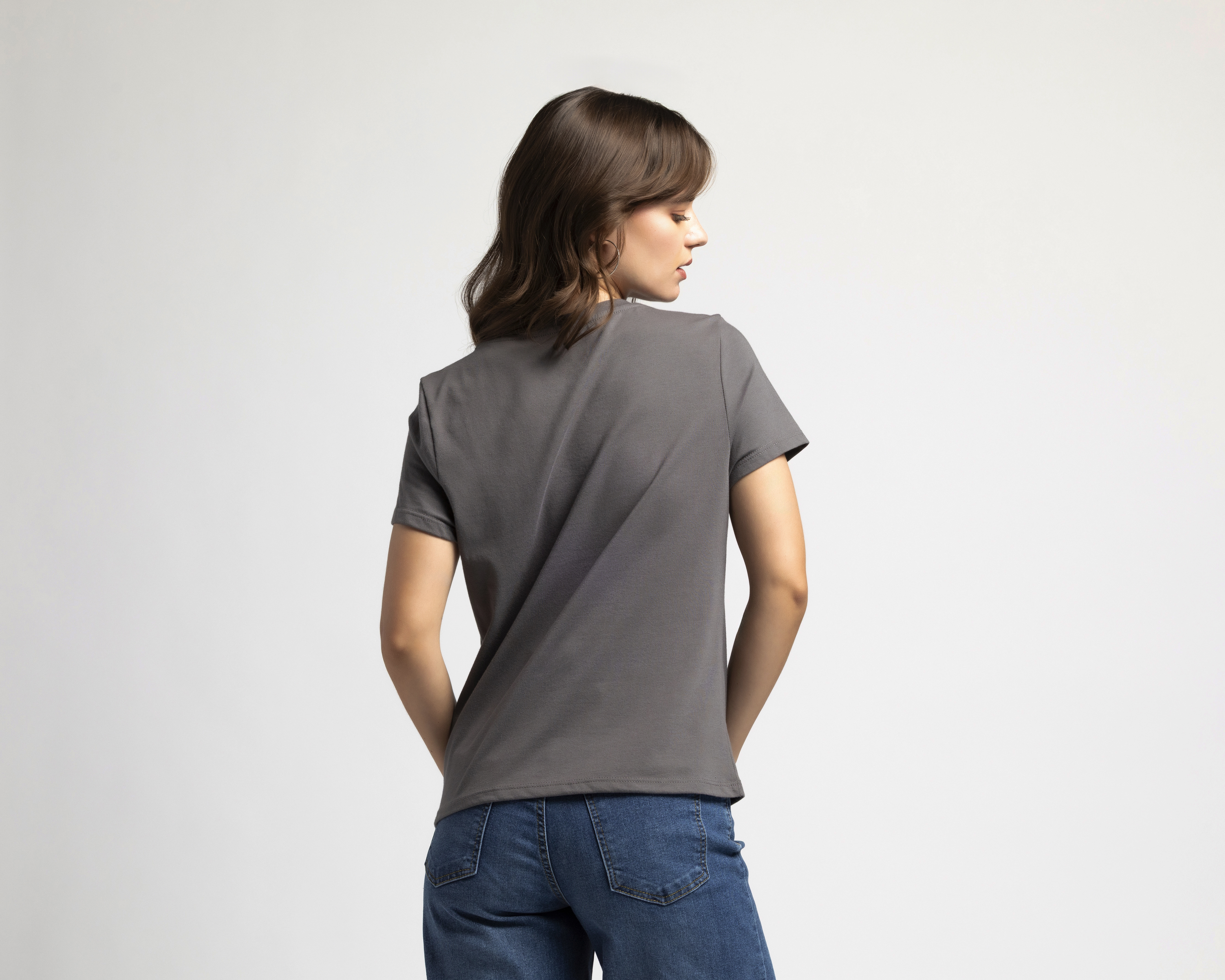 Foto 4 pulgar | Foto 3 | Playera Cuello Redondo Negra Refill para Mujer