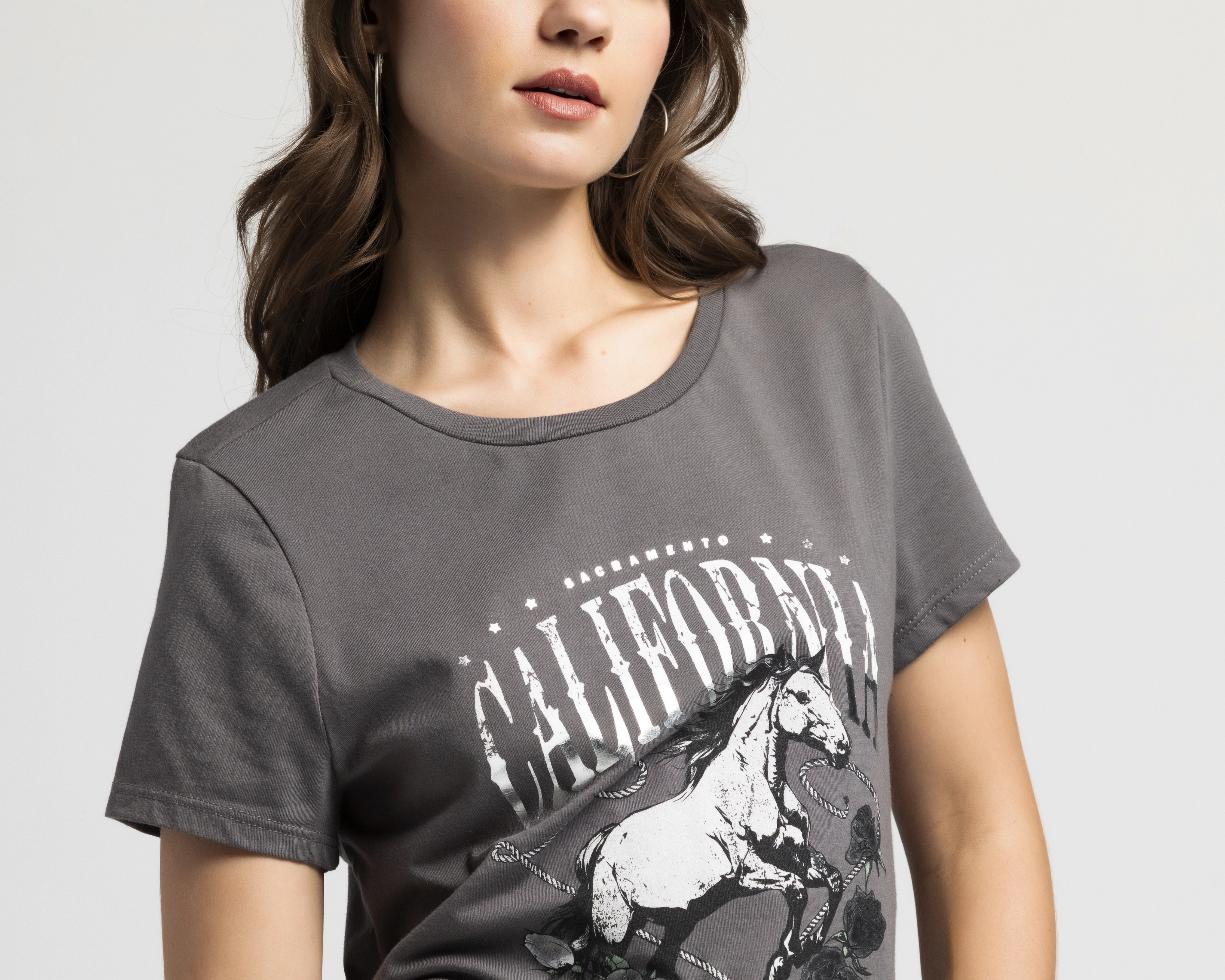 Foto 5 pulgar | Foto 4 | Playera Cuello Redondo Negra Refill para Mujer