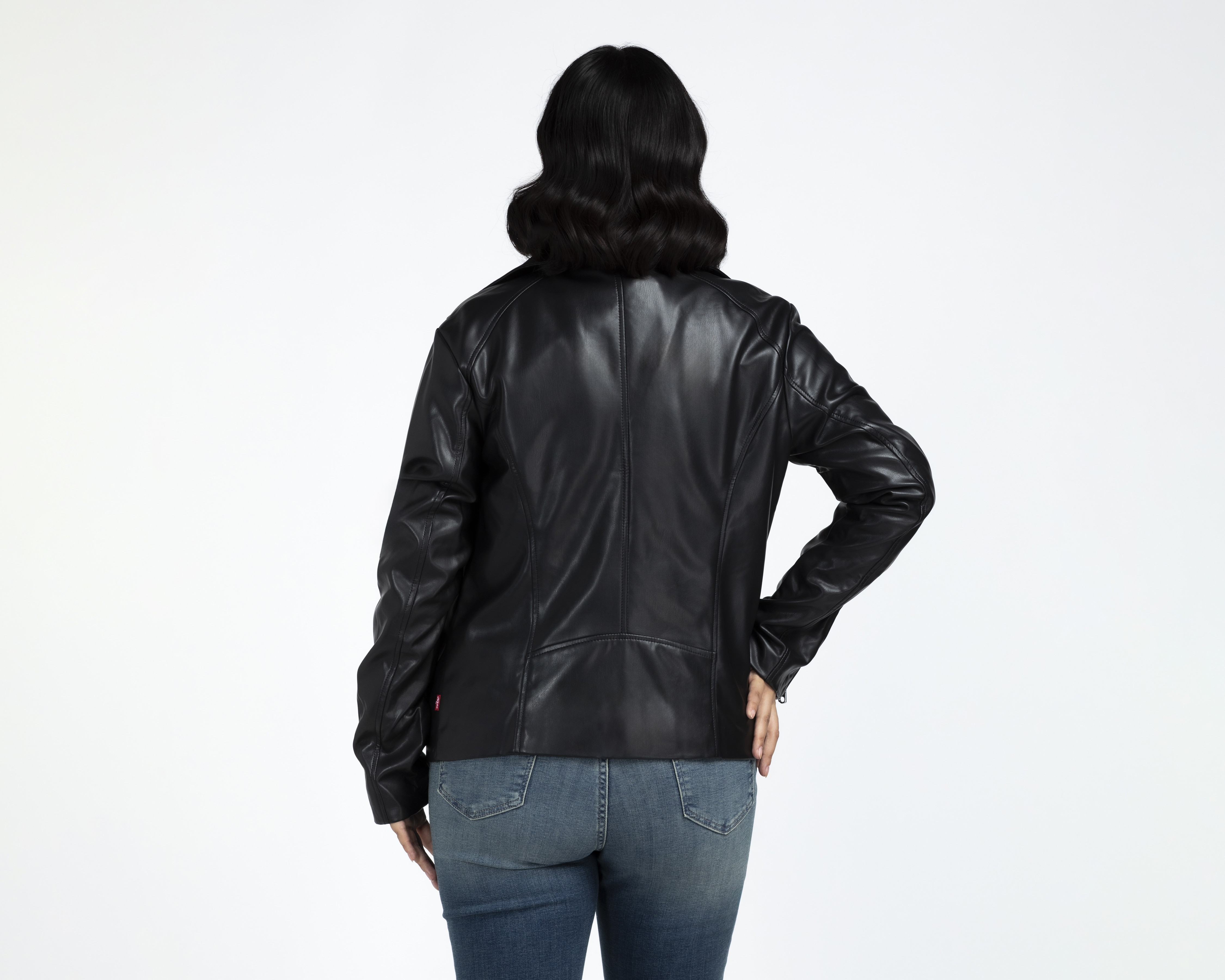 Foto 4 pulgar | Foto 3 | Chamarra Negra Levi's para Mujer