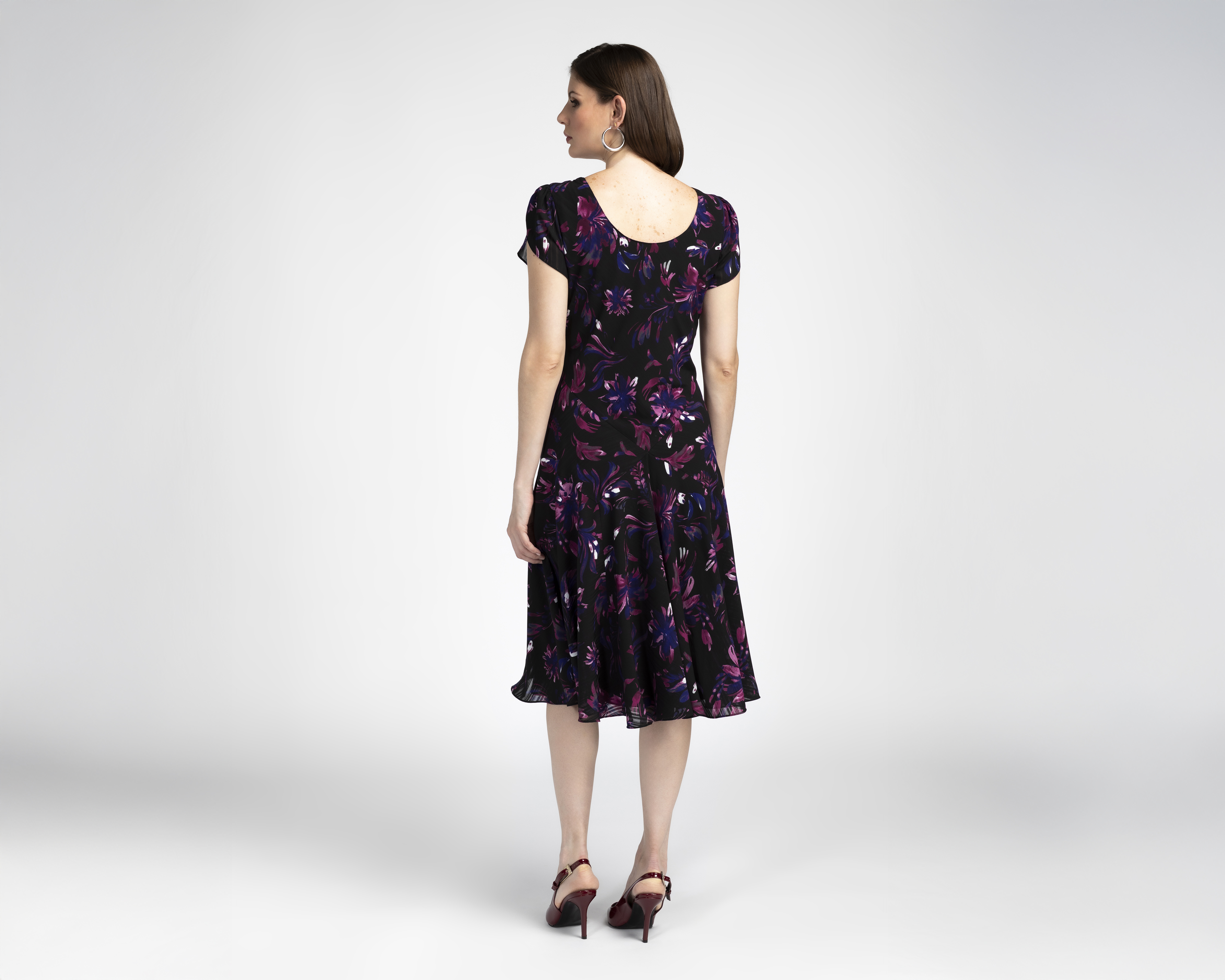 Foto 4 pulgar | Foto 3 | Vestido Casual Charme Negro Floral para Mujer