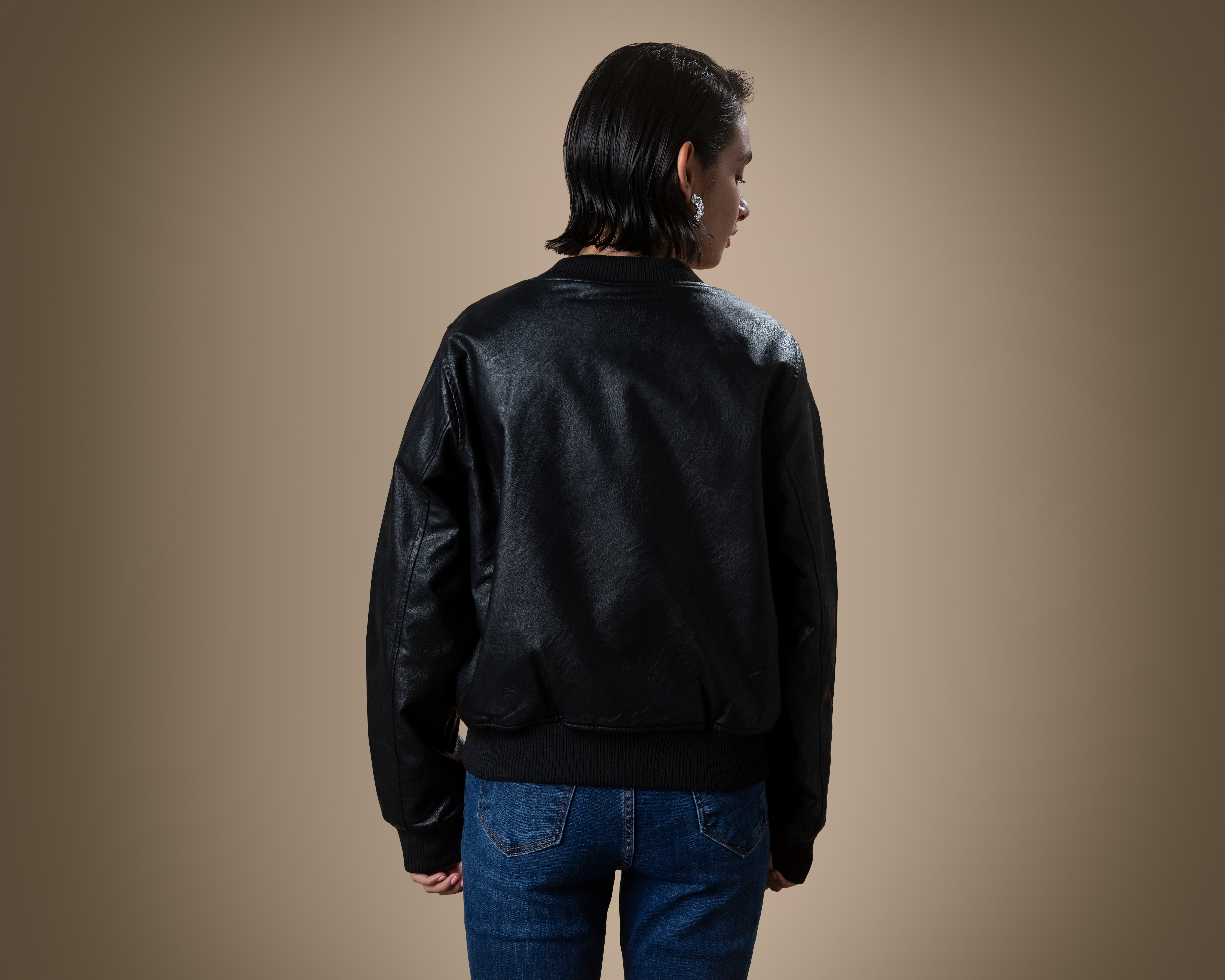 Foto 4 pulgar | Foto 3 | Chamarra tipo Bomber Strona para Mujer