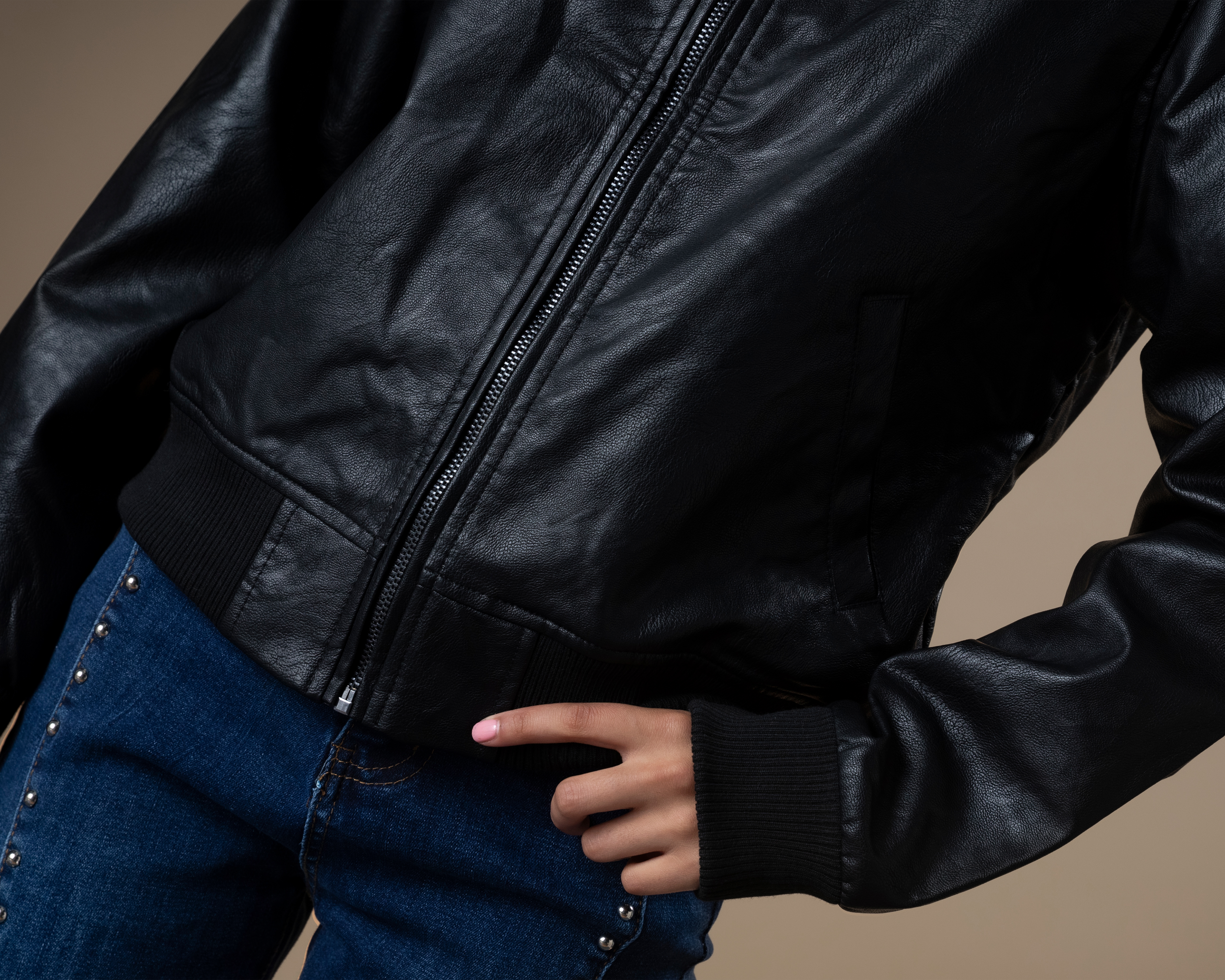 Foto 5 pulgar | Foto 4 | Chamarra tipo Bomber Strona para Mujer