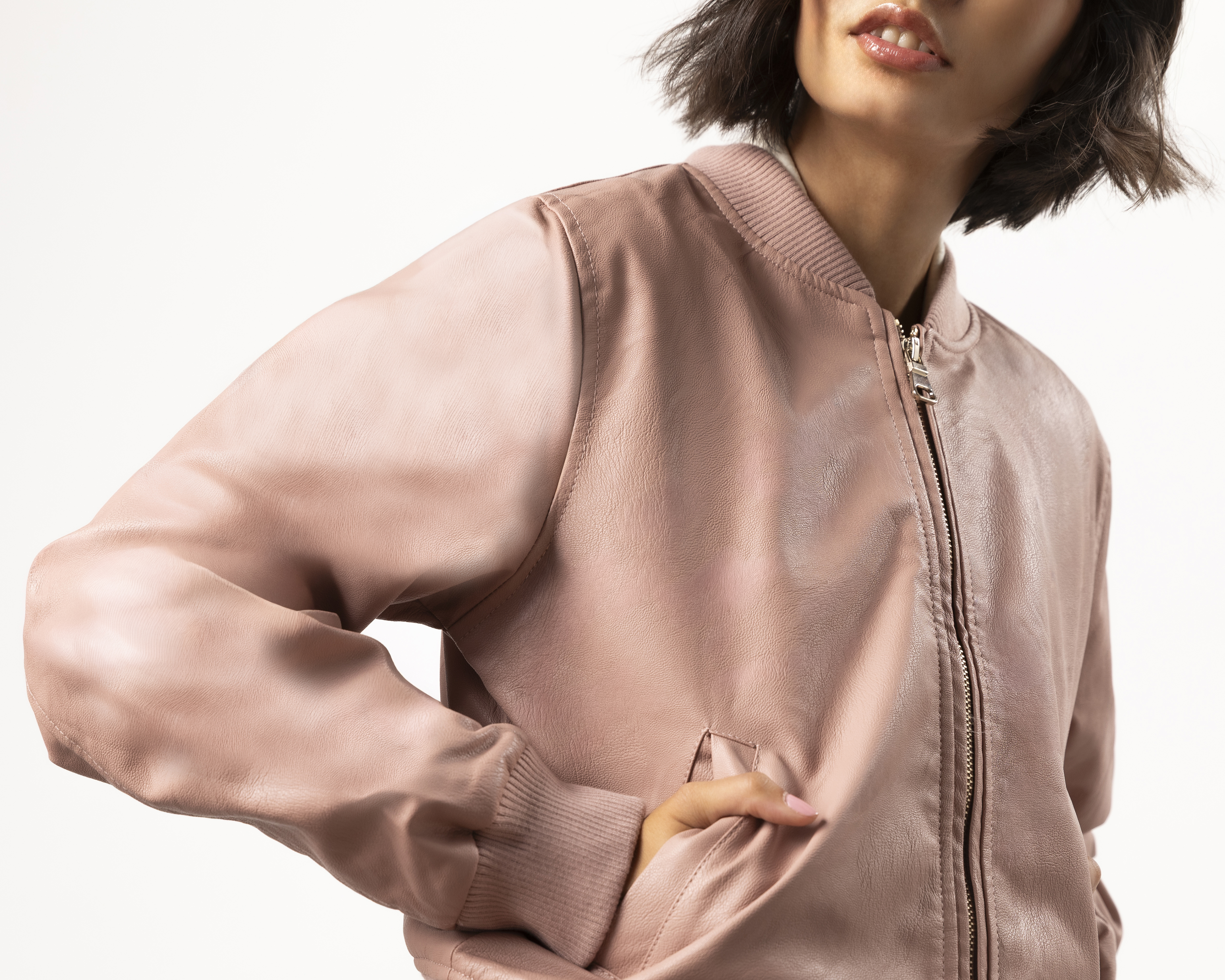 Foto 5 pulgar | Foto 4 | Chamarra tipo Bomber Strona para Mujer