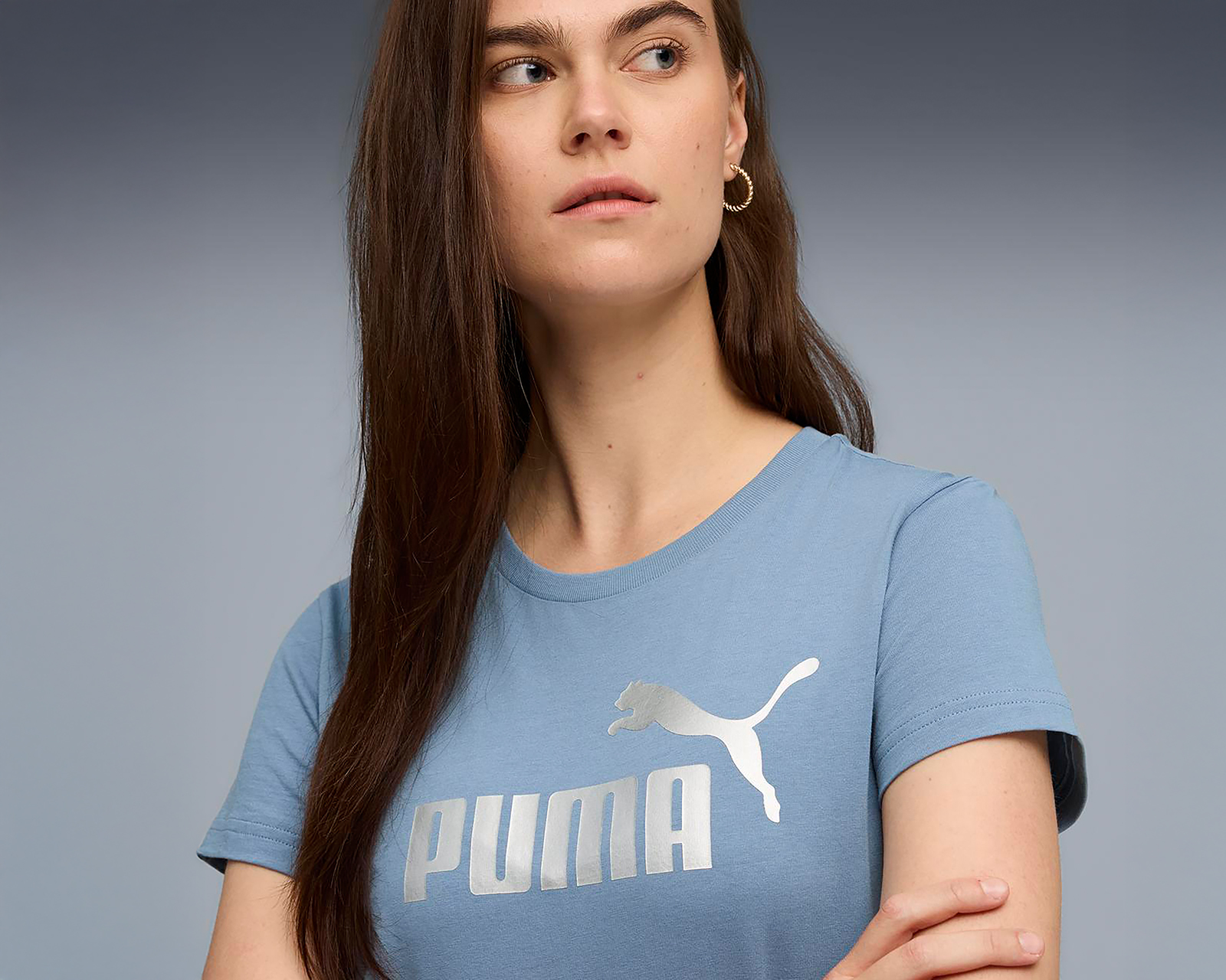 Foto 4 pulgar | Foto 3 | Playera Deportiva Puma Essentials Metalic No. 1 para Mujer