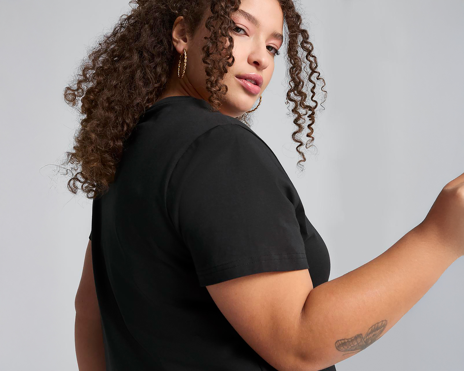 Foto 3 pulgar | Foto 2 | Vestido Puma Essentials Small Logo para Mujer