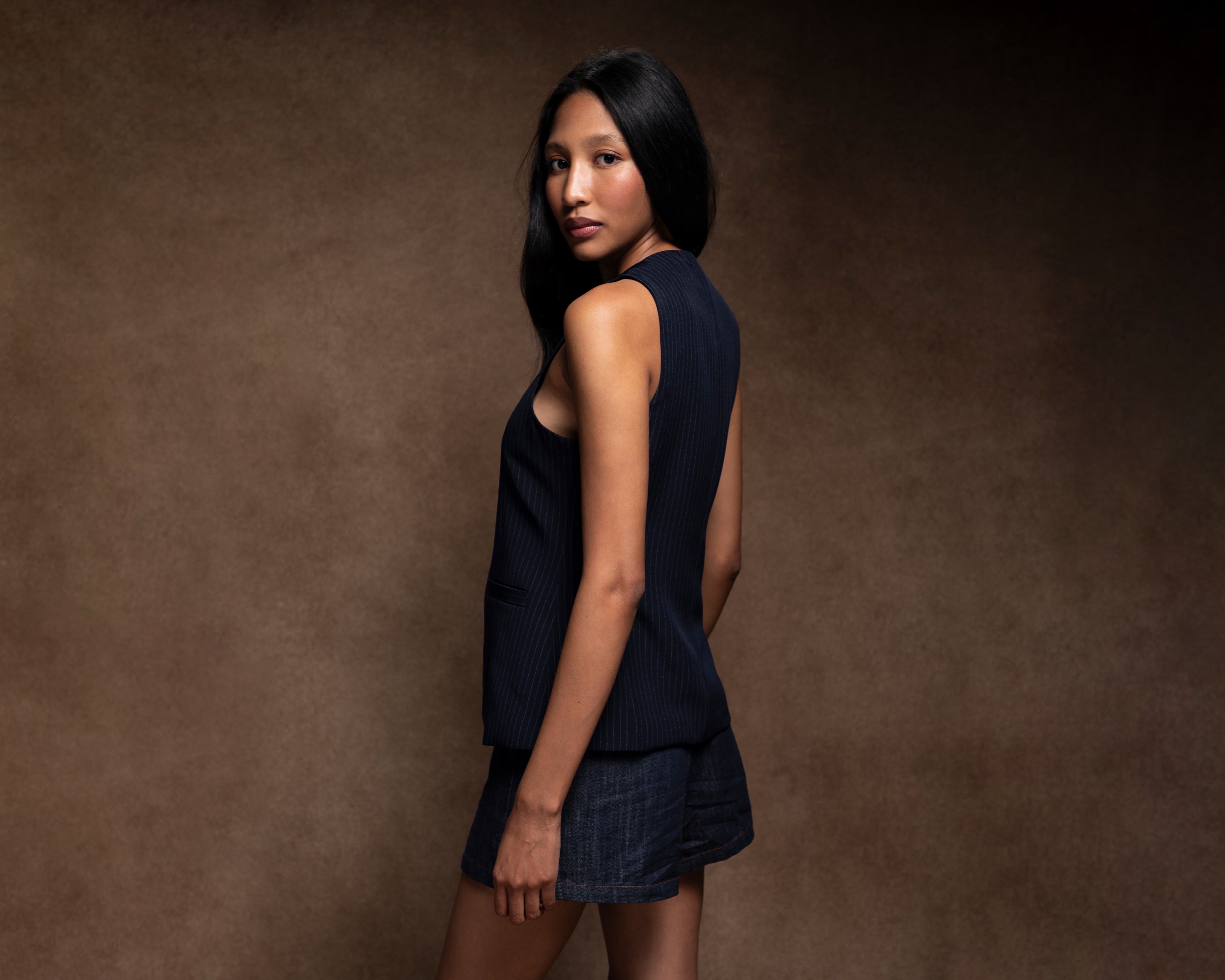 Foto 4 pulgar | Foto 3 | Chaleco a Rayas Strona para Mujer