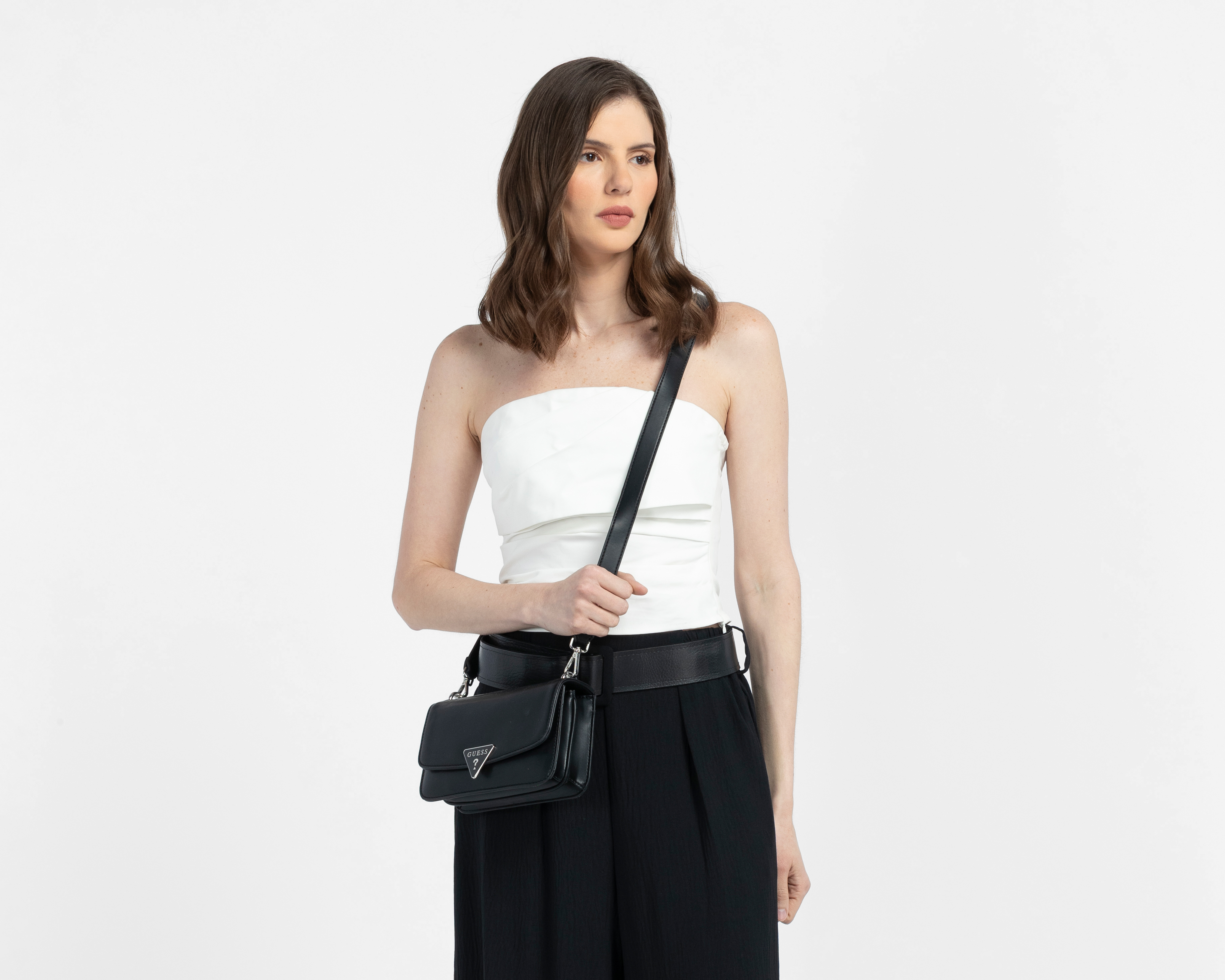 Foto 7 pulgar | Foto 6 | Bolsa Cruzada Guess