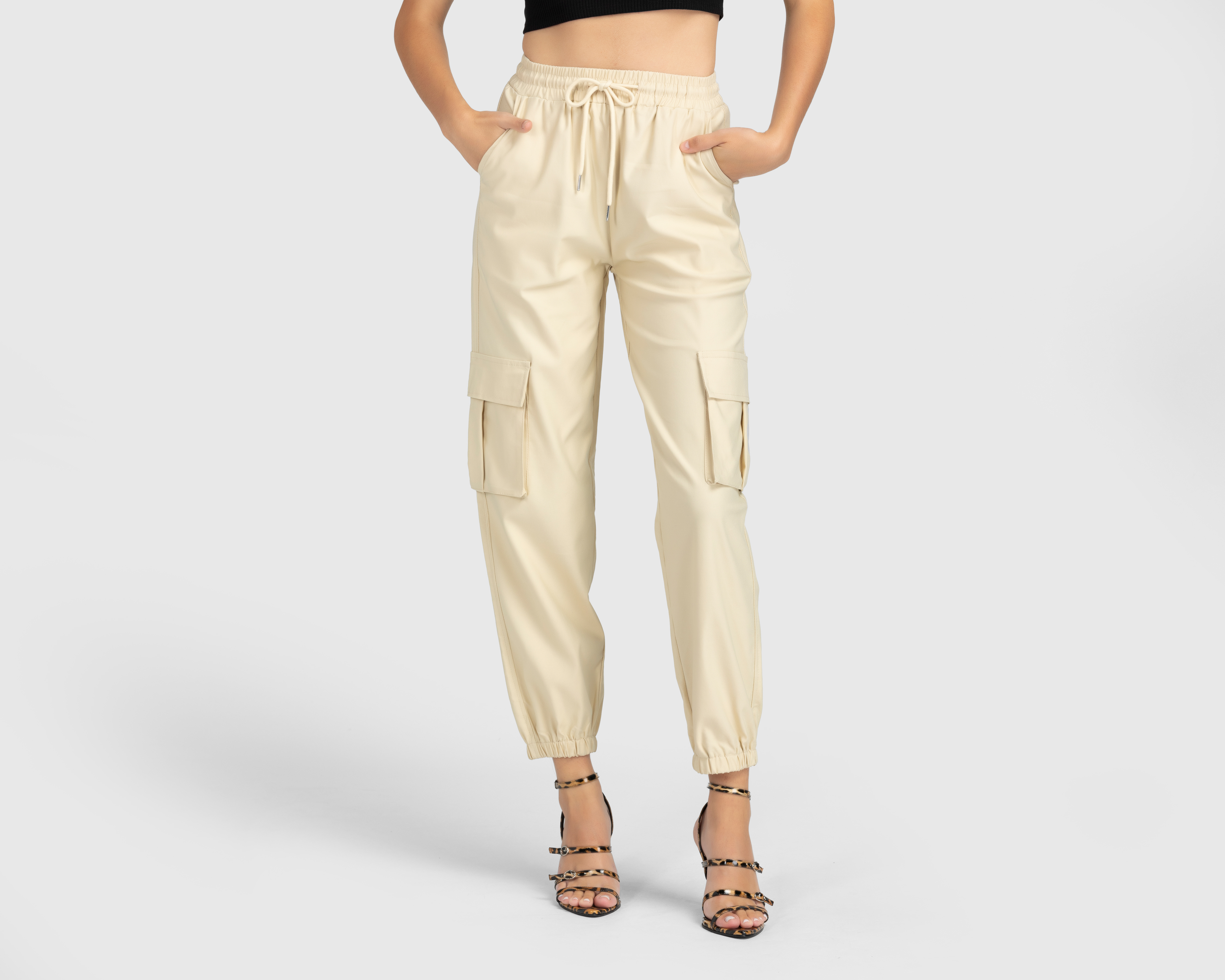 Foto 2 pulgar | Foto 1 | Pantalón Cargo Forever 21 Caqui para Mujer