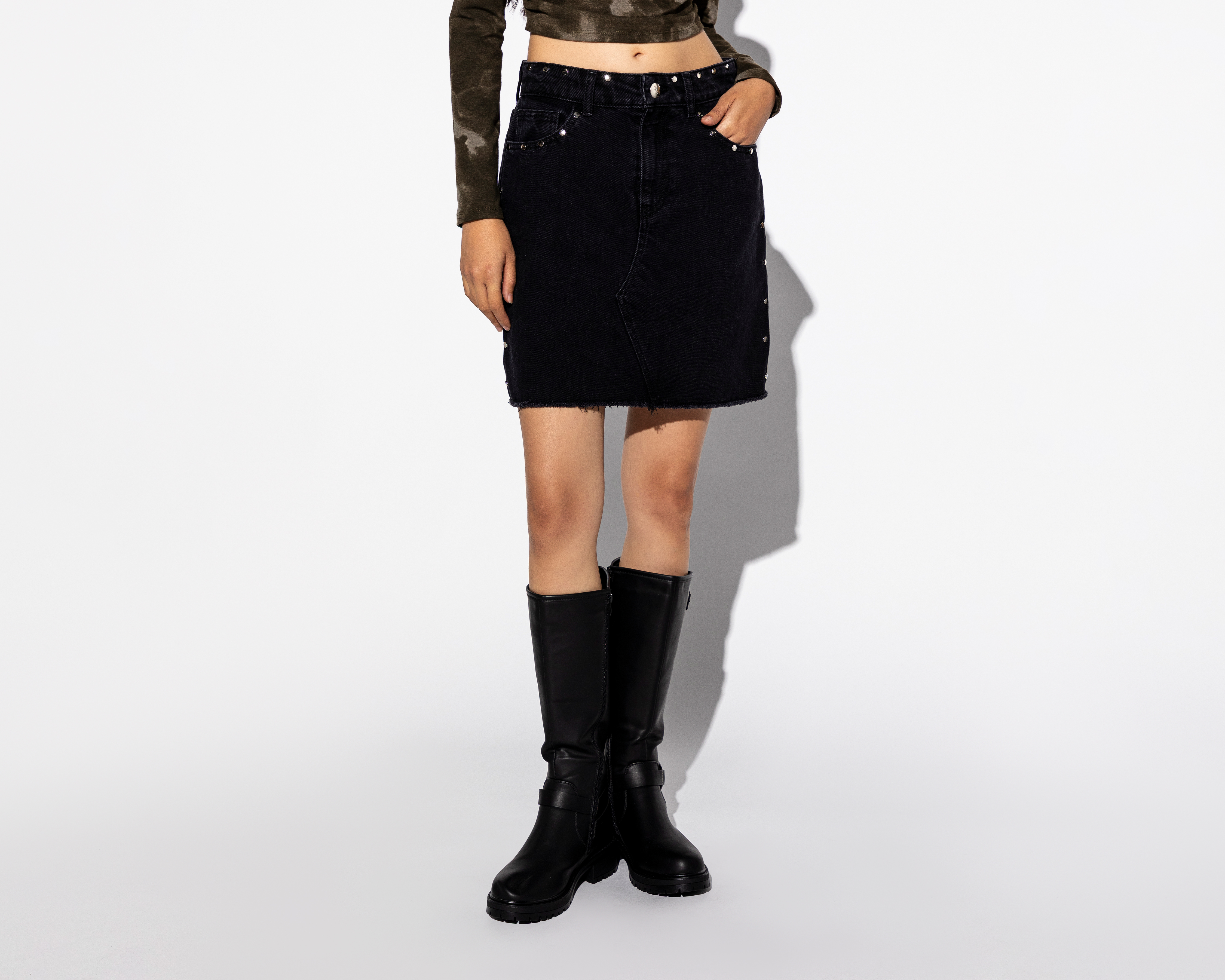 Foto 3 pulgar | Foto 2 | Falda Corta Strona Negra para Mujer