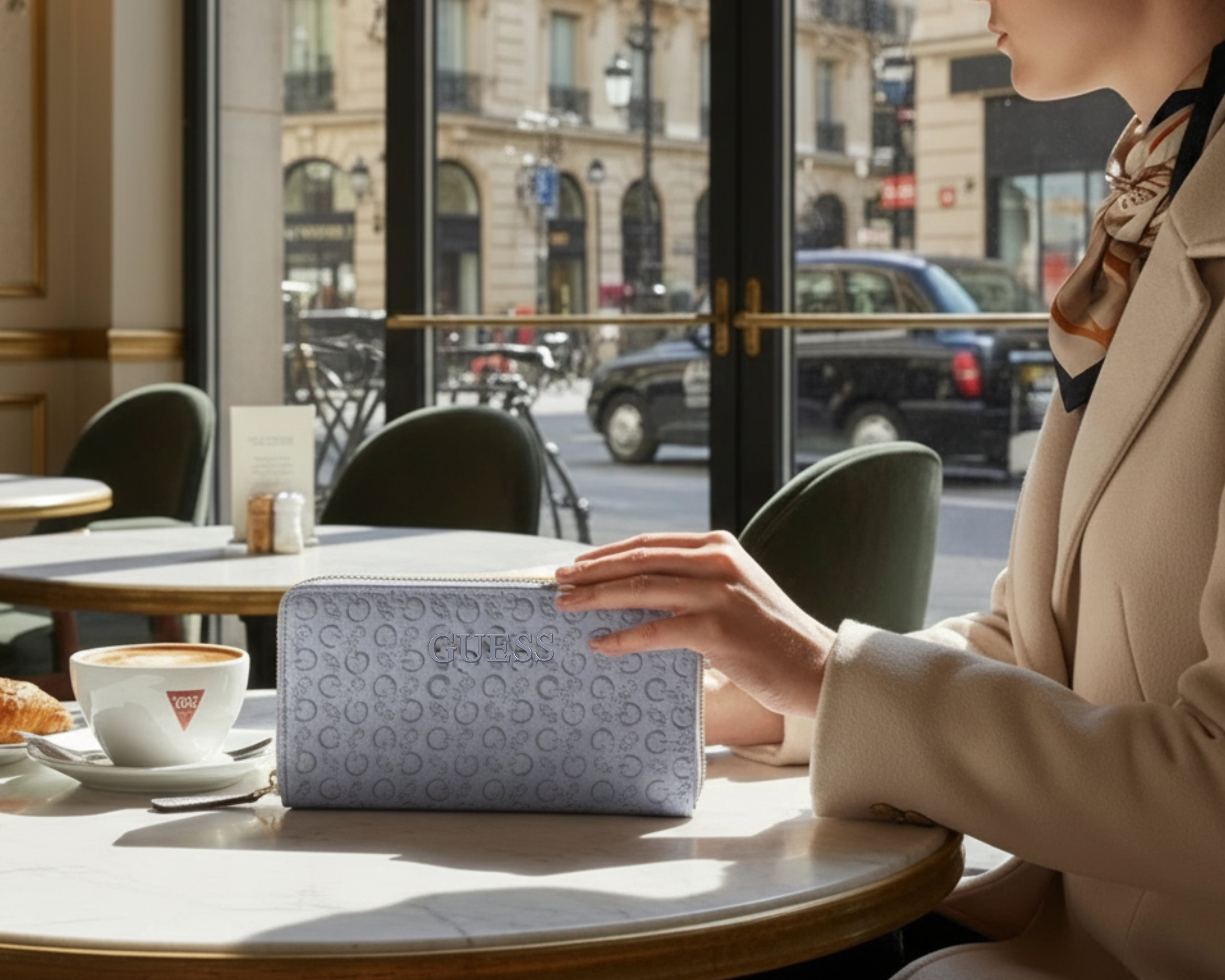 Foto 8 pulgar | Foto 7 | Cartera para Mujer Guess Lila