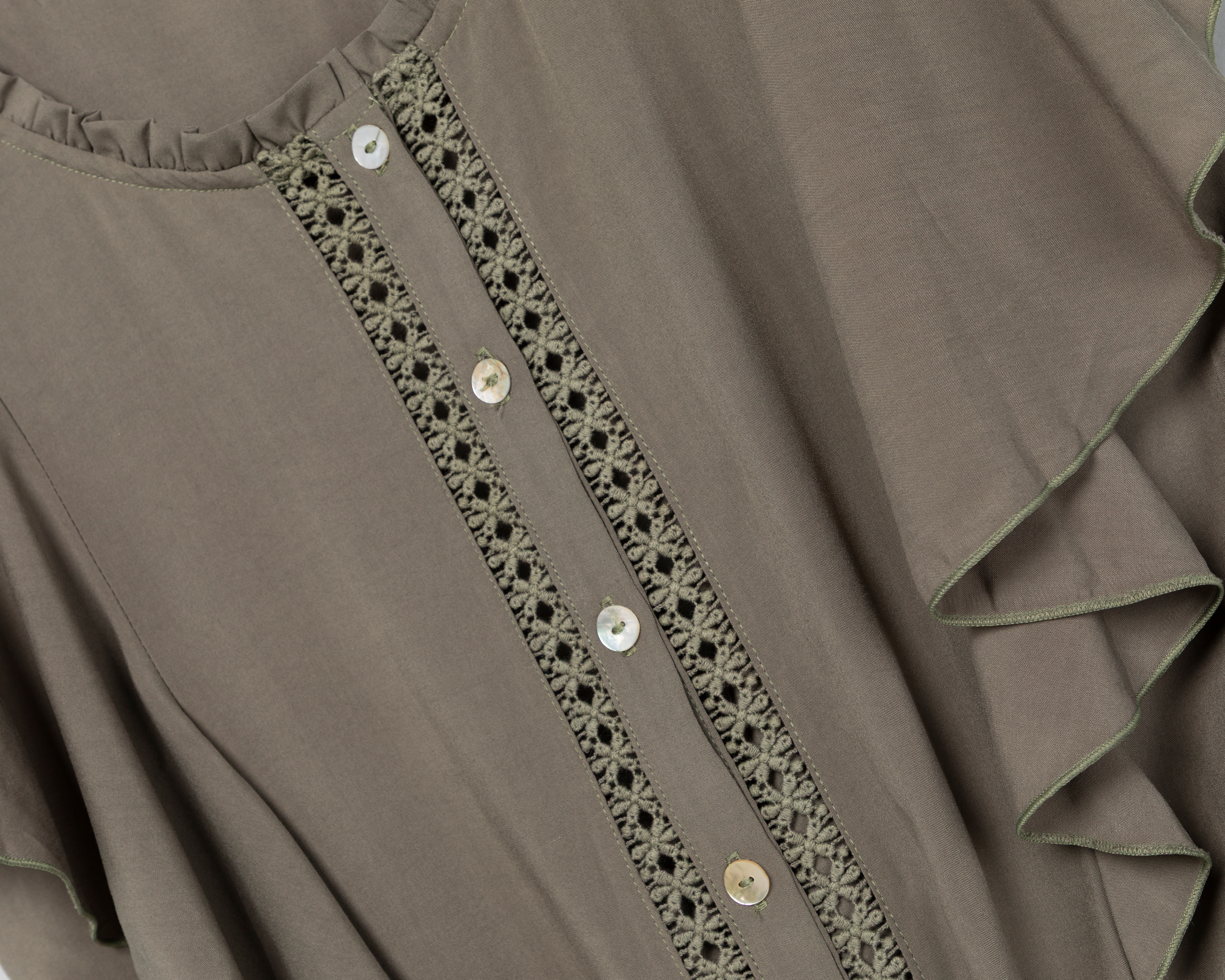 Foto 4 pulgar | Foto 3 | Blusa con Olanes 18 Forever para Mujer