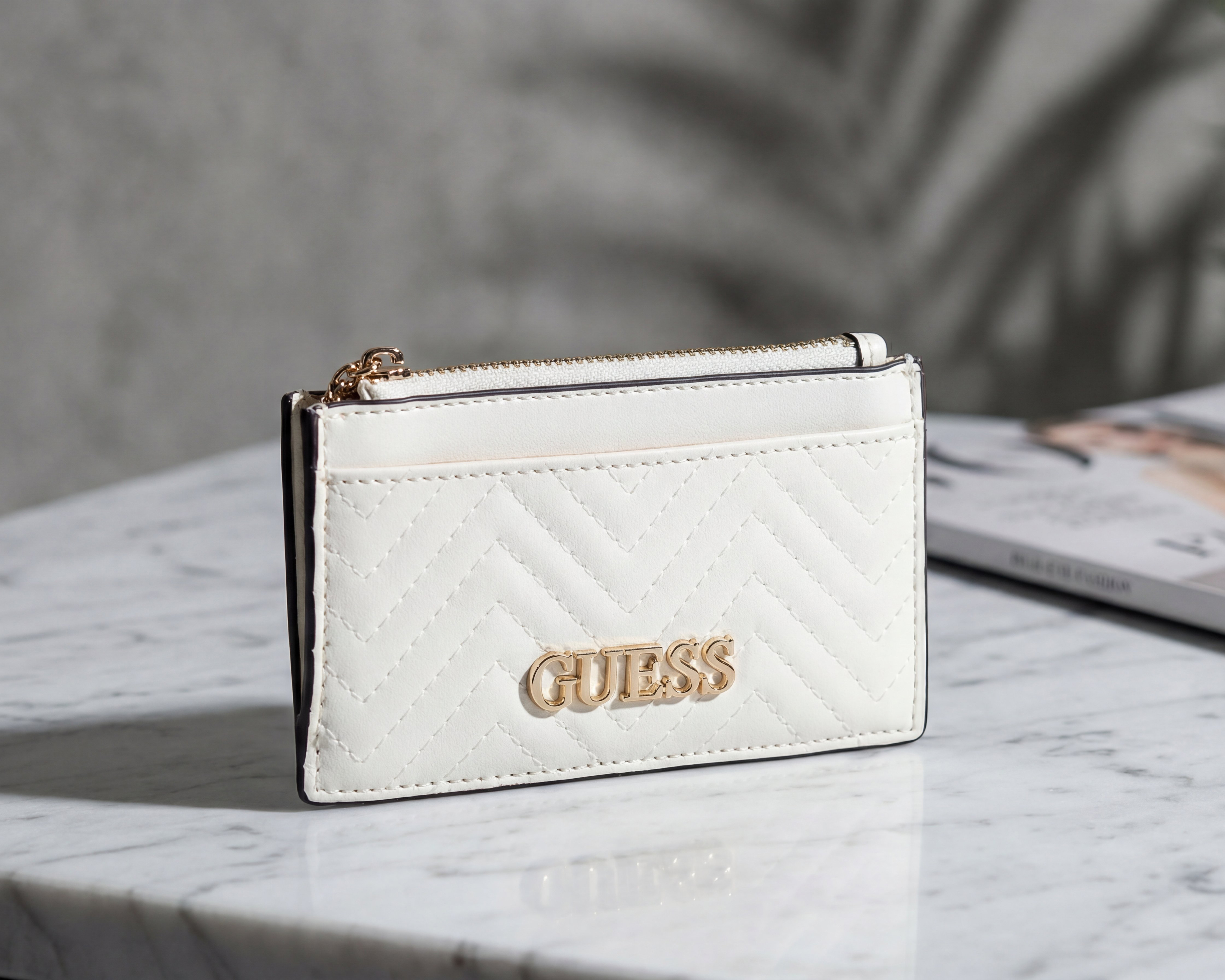 Foto 8 pulgar | Foto 7 | Monedero para Mujer Guess Blanco
