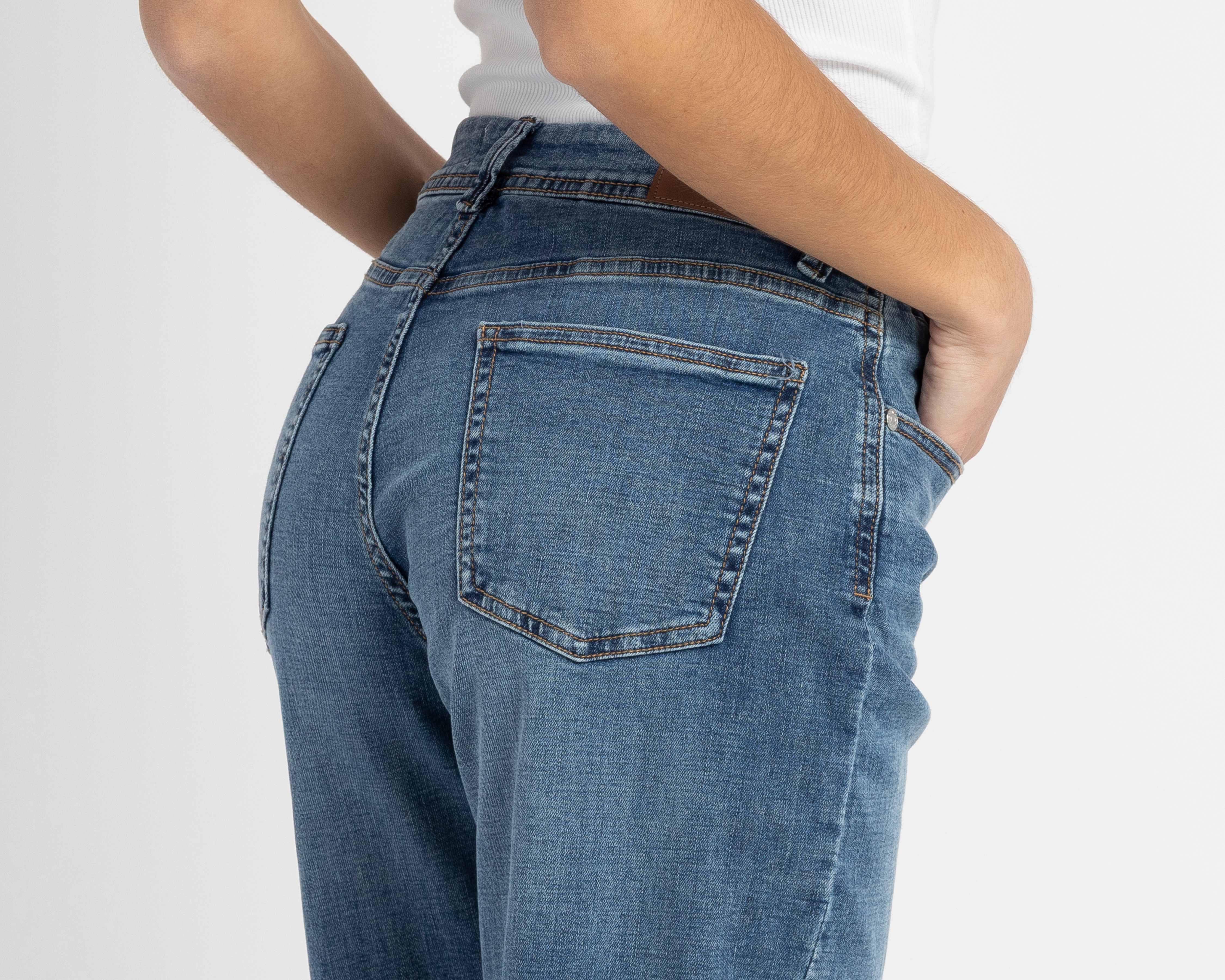 Foto 6 pulgar | Foto 5 | Jeans Flare Refill para Mujer