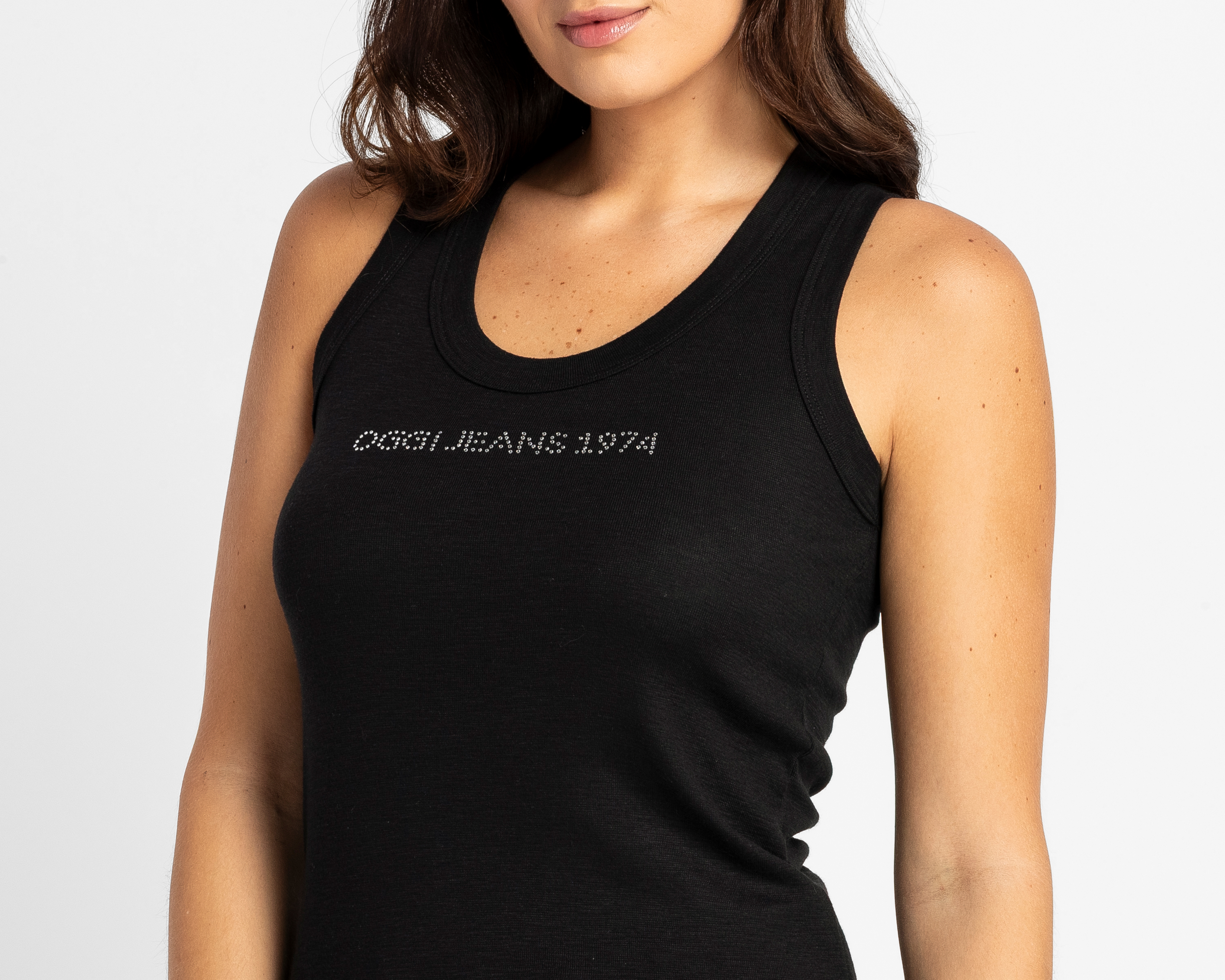 Foto 5 pulgar | Foto 4 | Playera Negra Oggi para Mujer