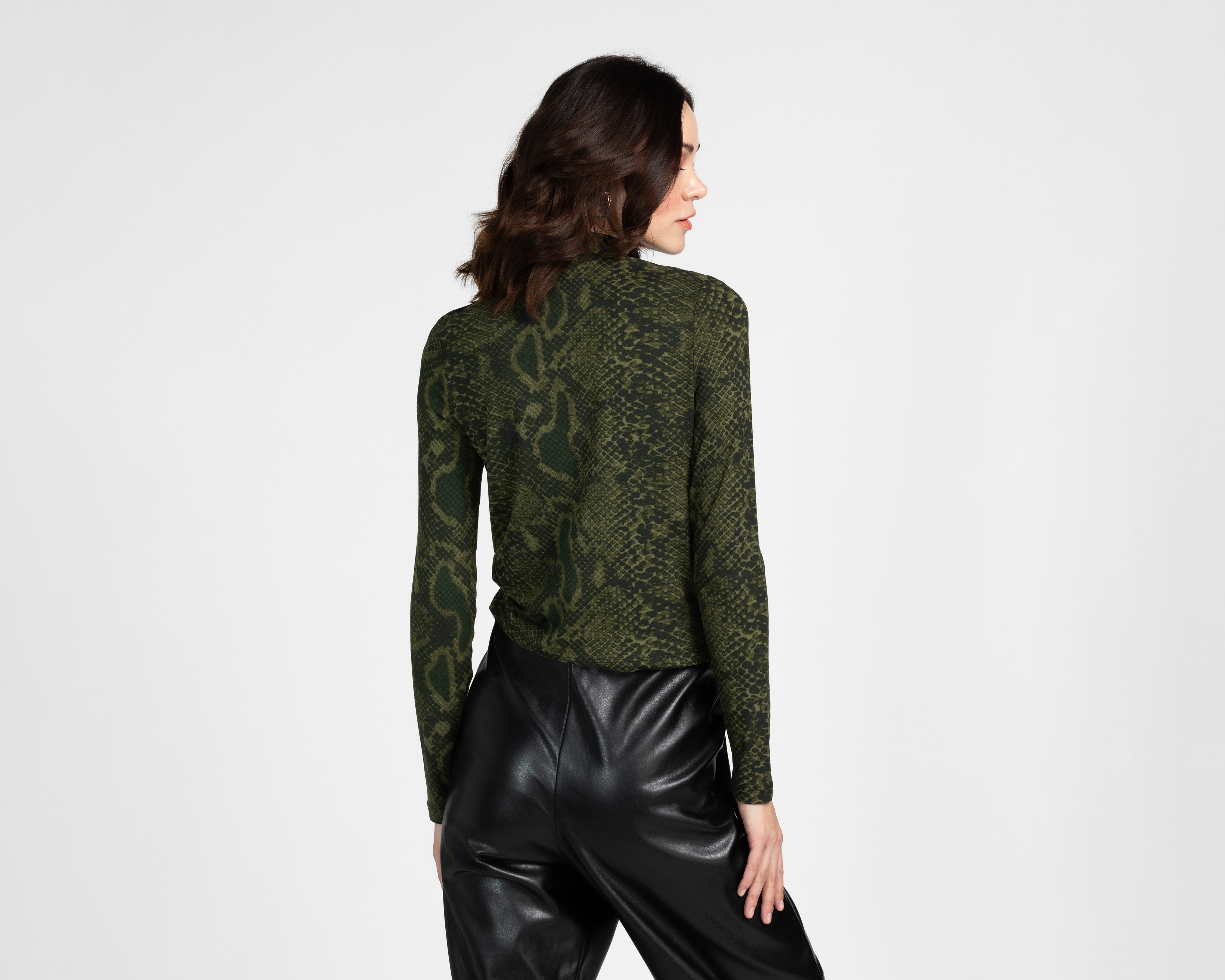 Foto 4 pulgar | Foto 3 | Blusa Jennifer Lopez Manga Larga para Mujer